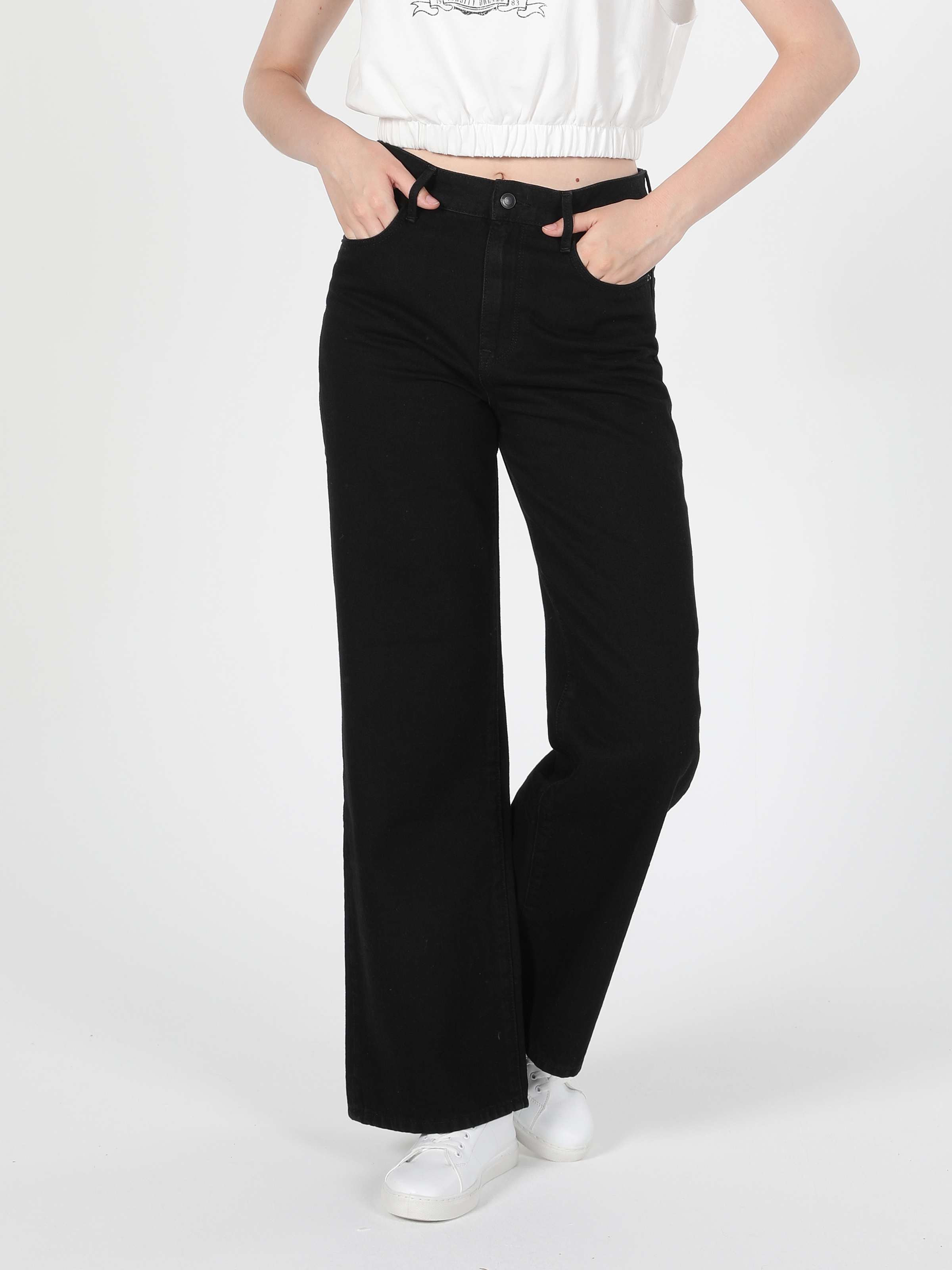 Afficher les détails de Pantalon En Jean Noir Taille Haute Pour Femme, Coupe Régulière, Jambe Large, 970 Berry