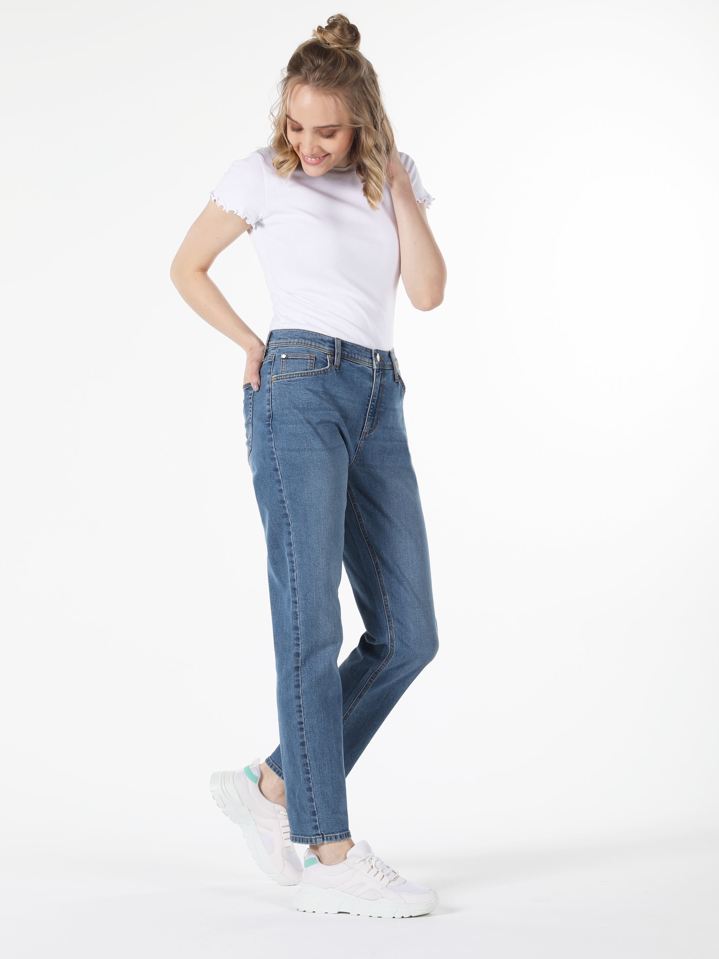 Afficher les détails de 893 Julia Pantalon En Jean Bleu Taille Moyenne Coupe Régulière Jambe Droite Pour Femme
