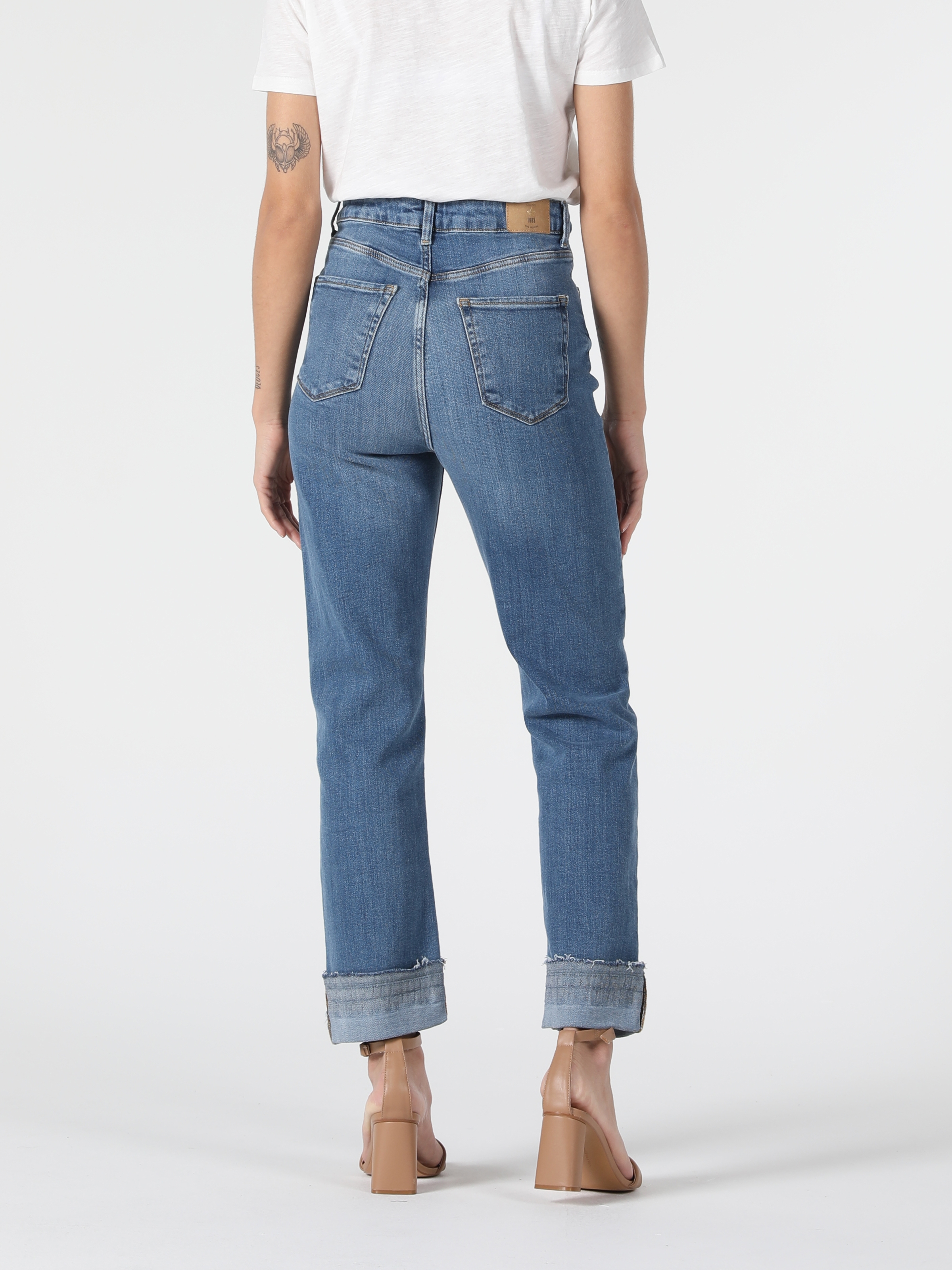 Afficher les détails de 884 Lauren Pantalon En Jean Bleu Taille Haute Coupe Droite Pour Femme