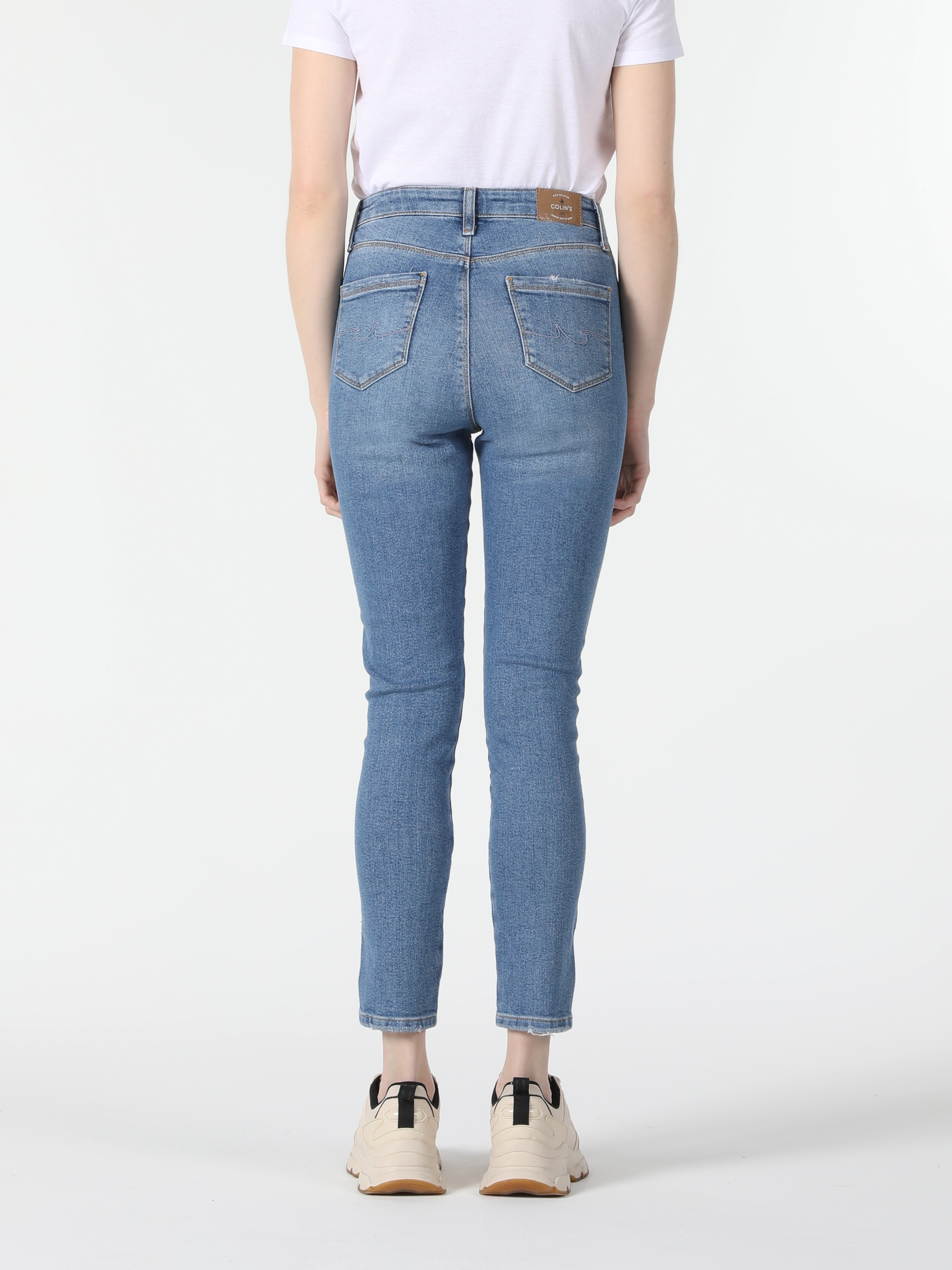 Afficher les détails de 760 Diana Pantalon En Jean Bleu Clair Taille Haute Coupe Super Slim Pour Femme