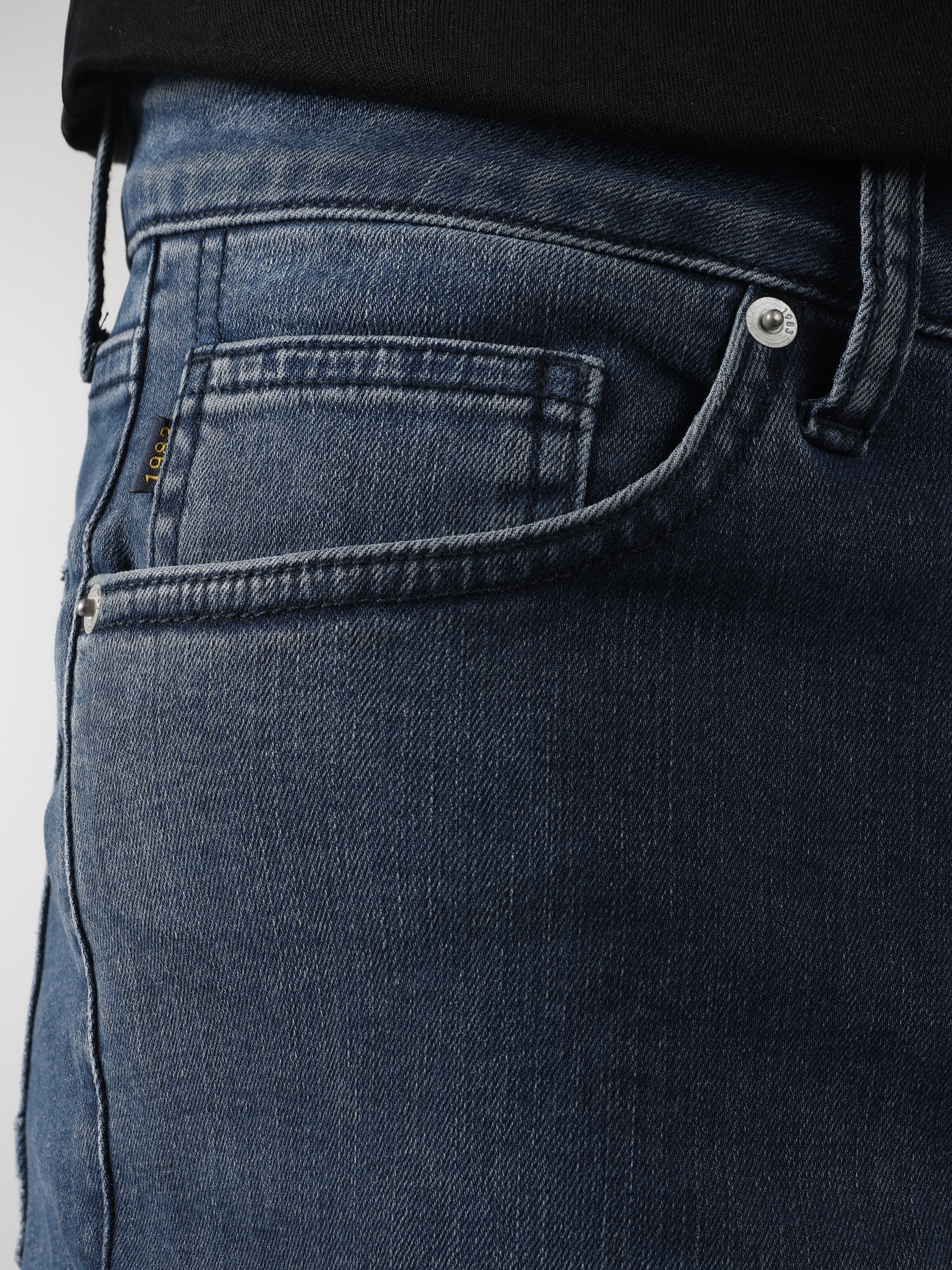 Afficher les détails de Pantalon Jean Bleu Pour Homme