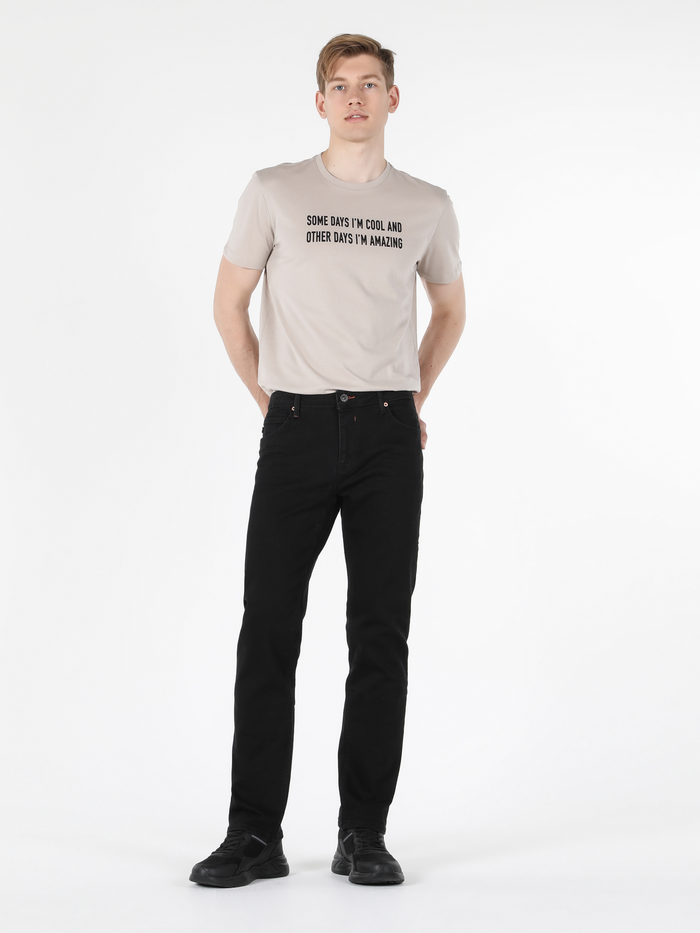 Afficher les détails de 045 David Coupe Normale Taille Normale Jambe Droite Pantalon En Jean Noir Pour Hommes