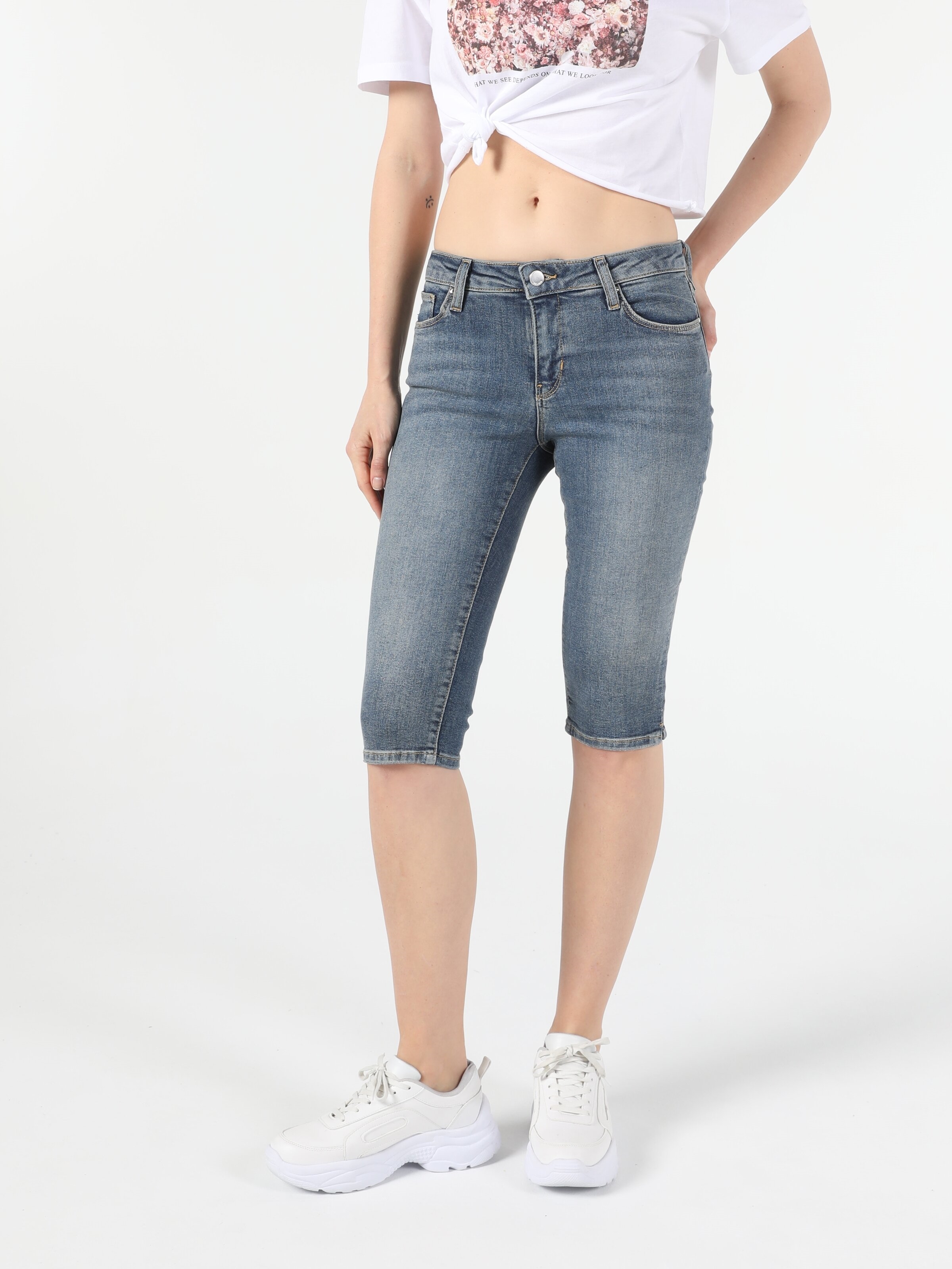 Afficher les détails de Short En Jean Taille Haute Super Slim Fit Pour Femme