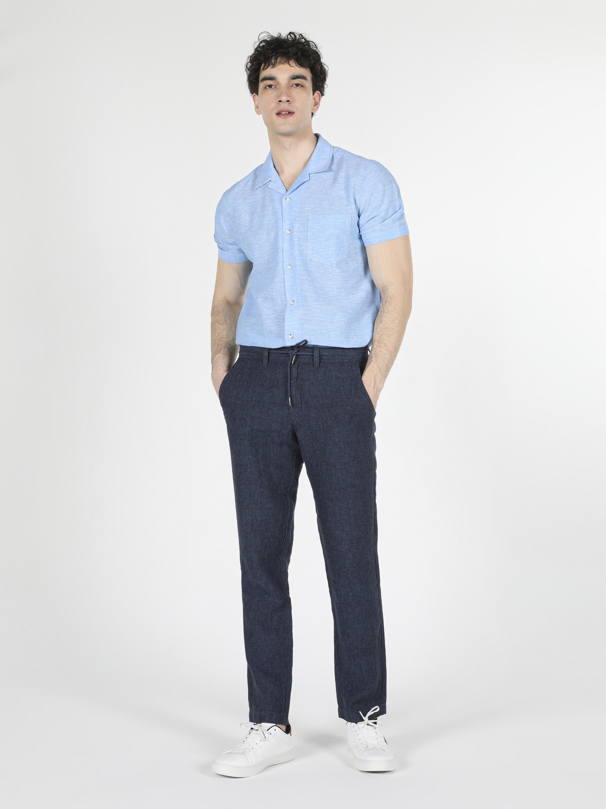 Afficher les détails de Pantalon Homme Bleu Marine Taille Moyenne Coupe Regular Jambe Droite
