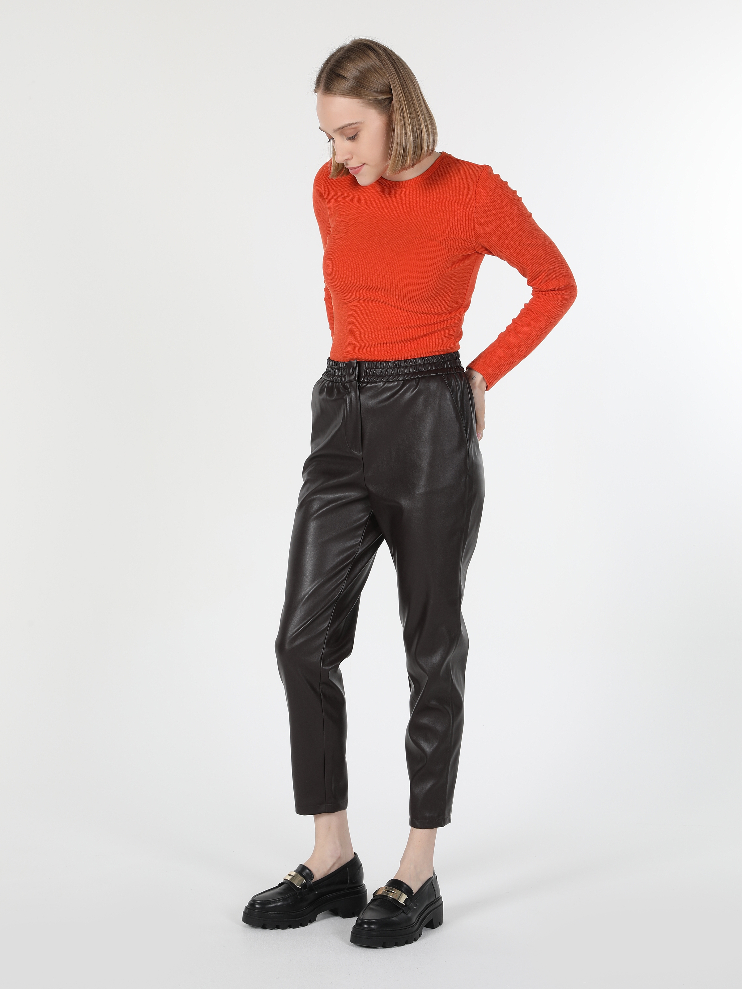 Pantalon femme coupe top droite taille haute