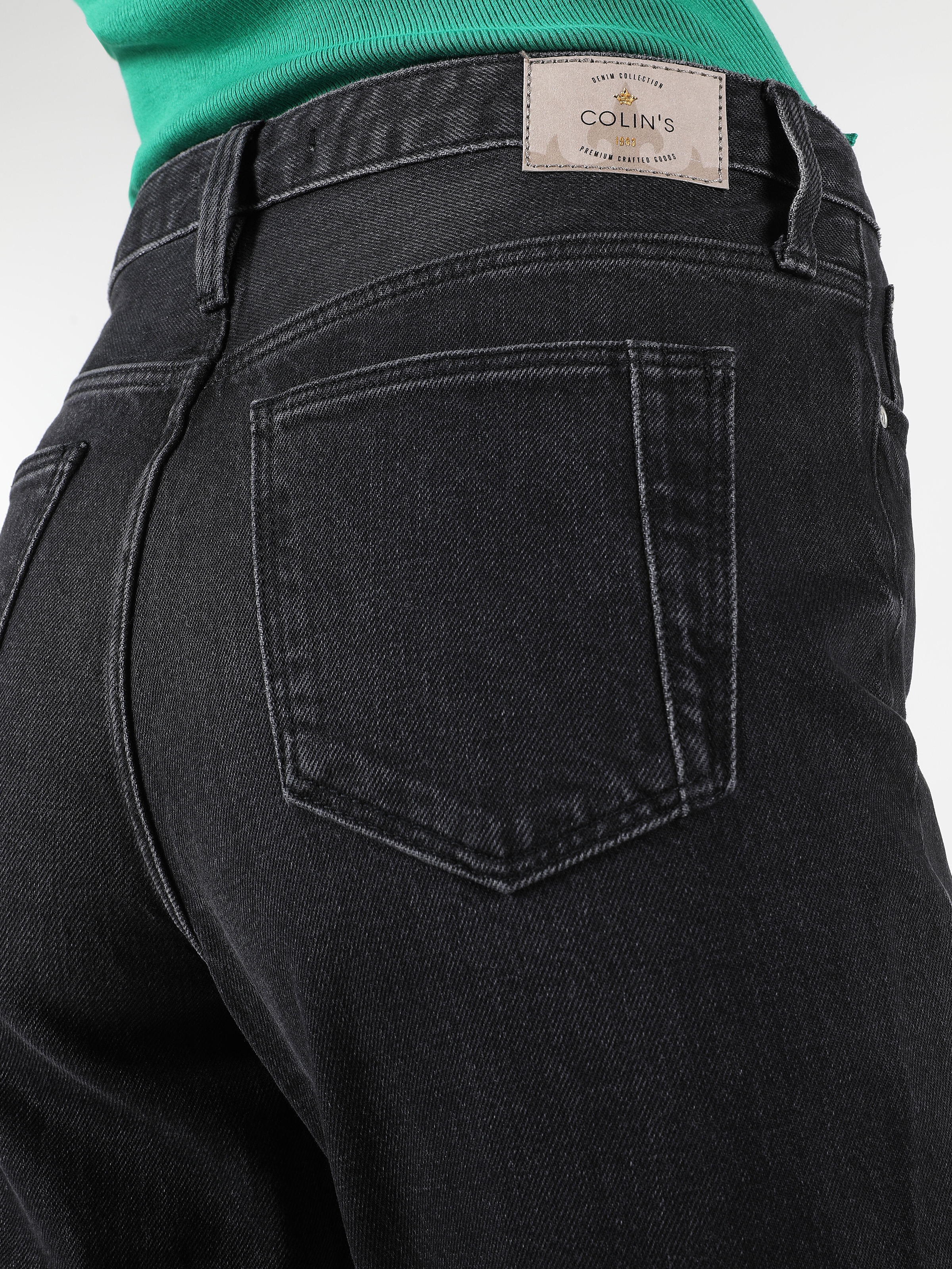 Afficher les détails de 891 Maya Slim Fit Taille Moyenne Jambe Effilée Noir Pantalon En Jean Pour Femme