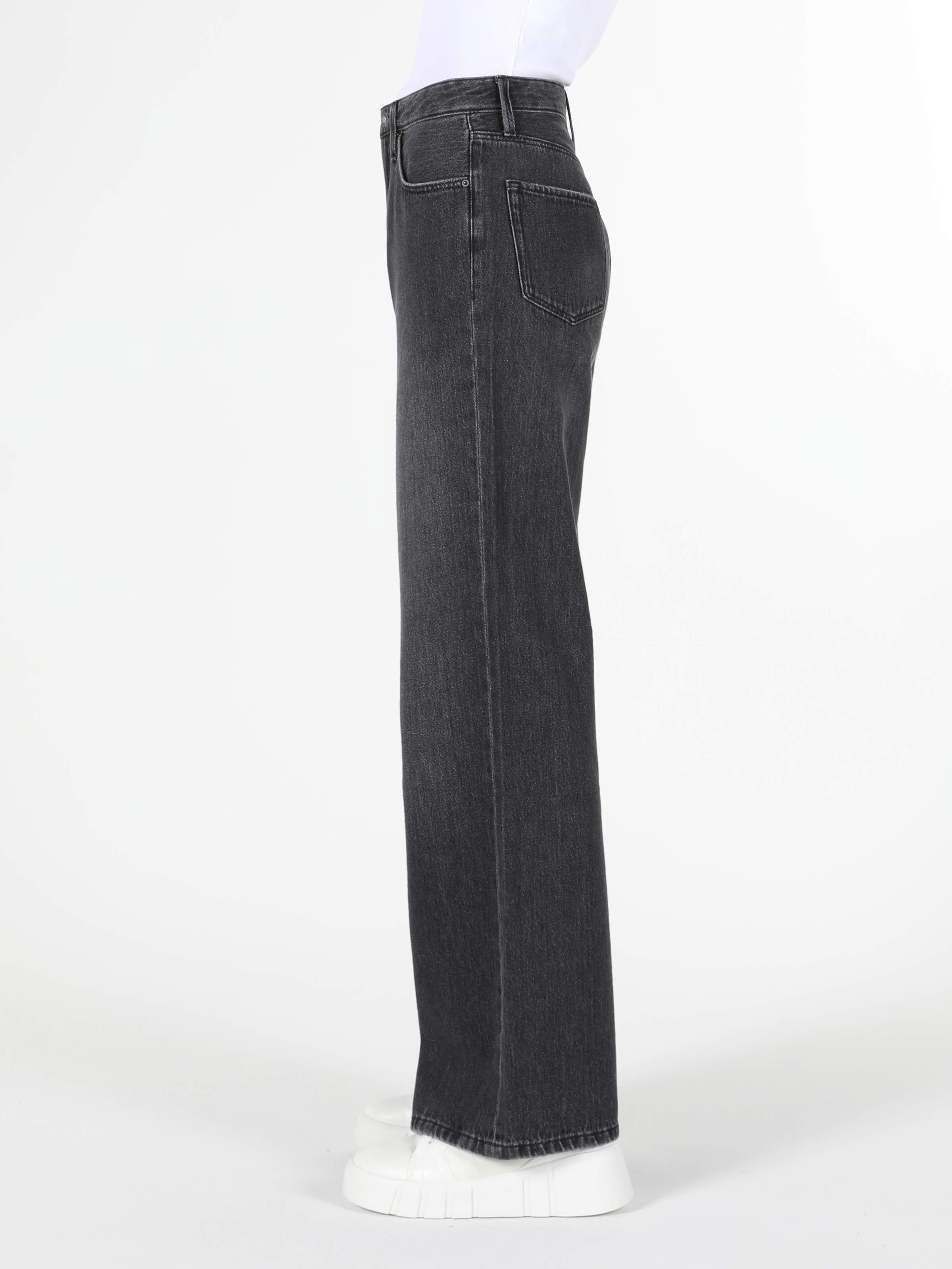 Afficher les détails de 970 Berry Pantalon En Jean Noir Taille Haute Coupe Régulière Pour Femme