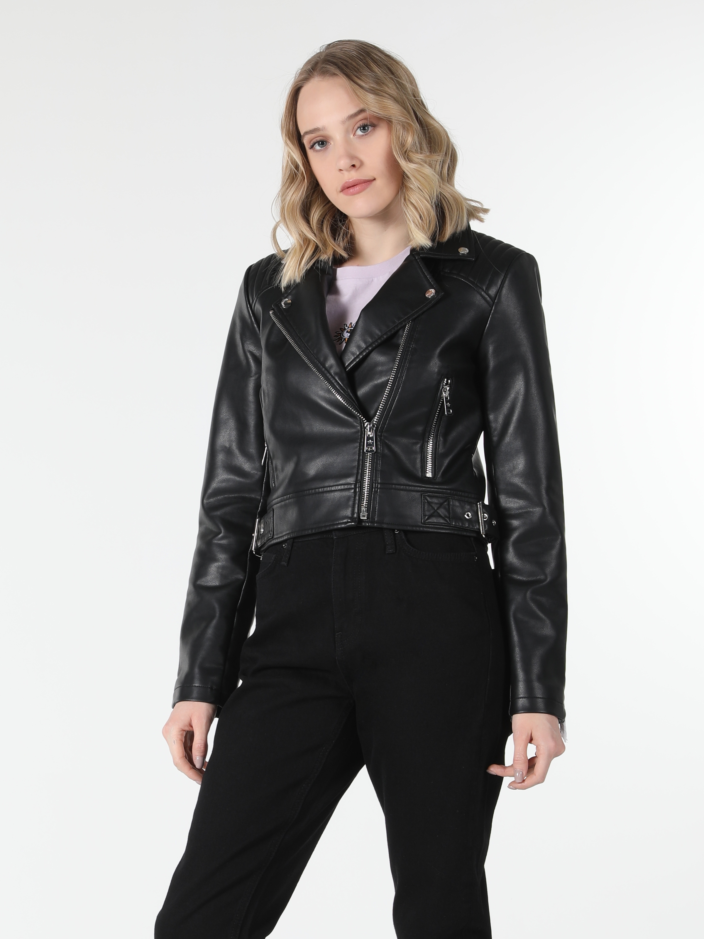 Afficher les détails de Manteau Femme Noir En Simili Cuir Coupe Slim Pu