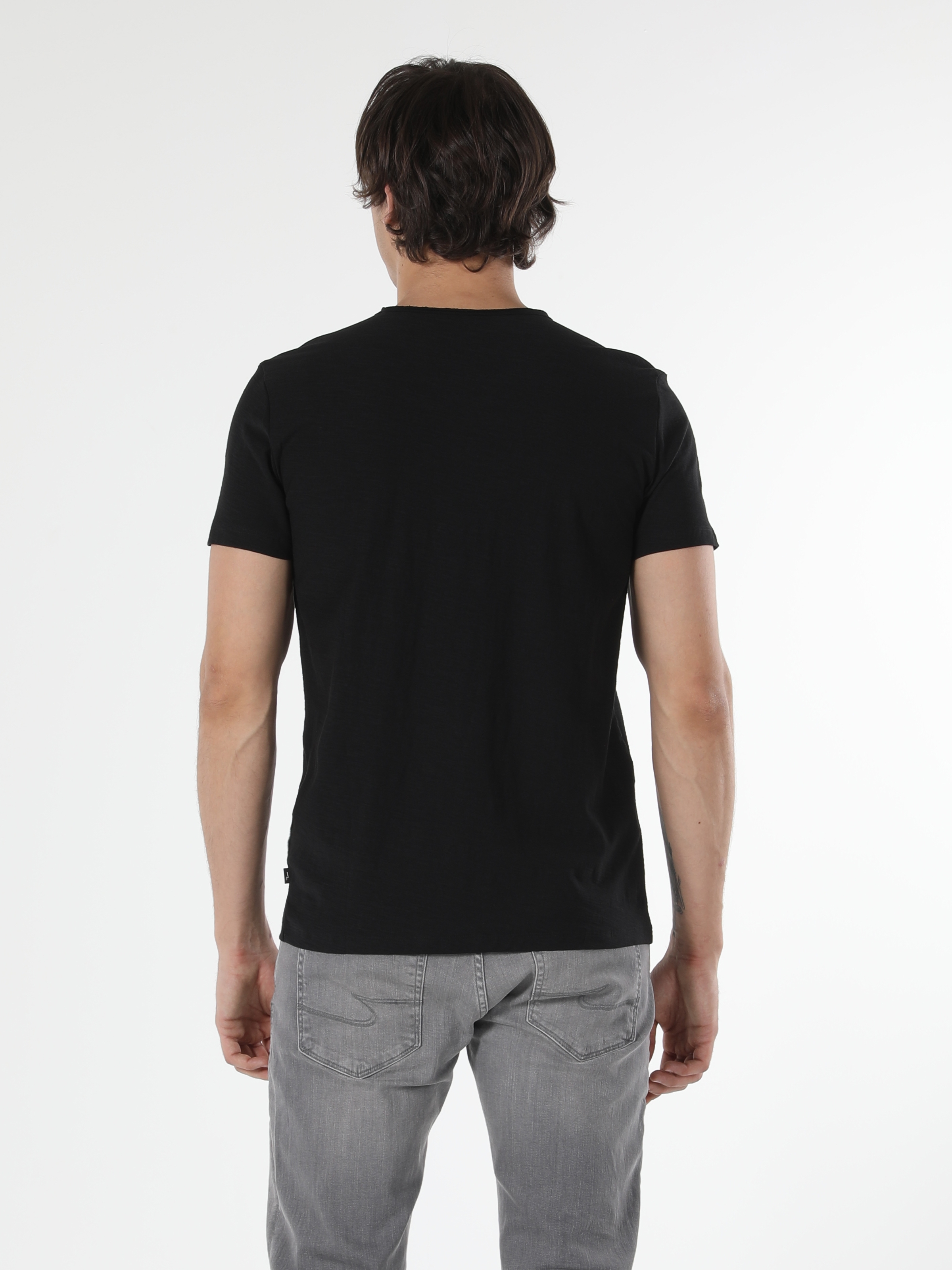 Afficher les détails de T-Shirt Noir À Manches Courtes Pour Hommes, Coupe Classique, Col En V