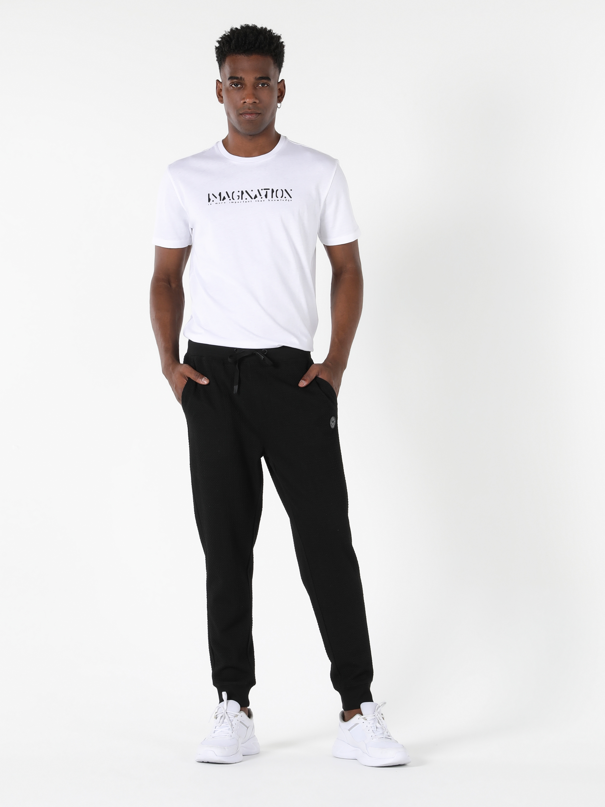 Afficher les détails de Pantalon De Survêtement Noir Hommes
