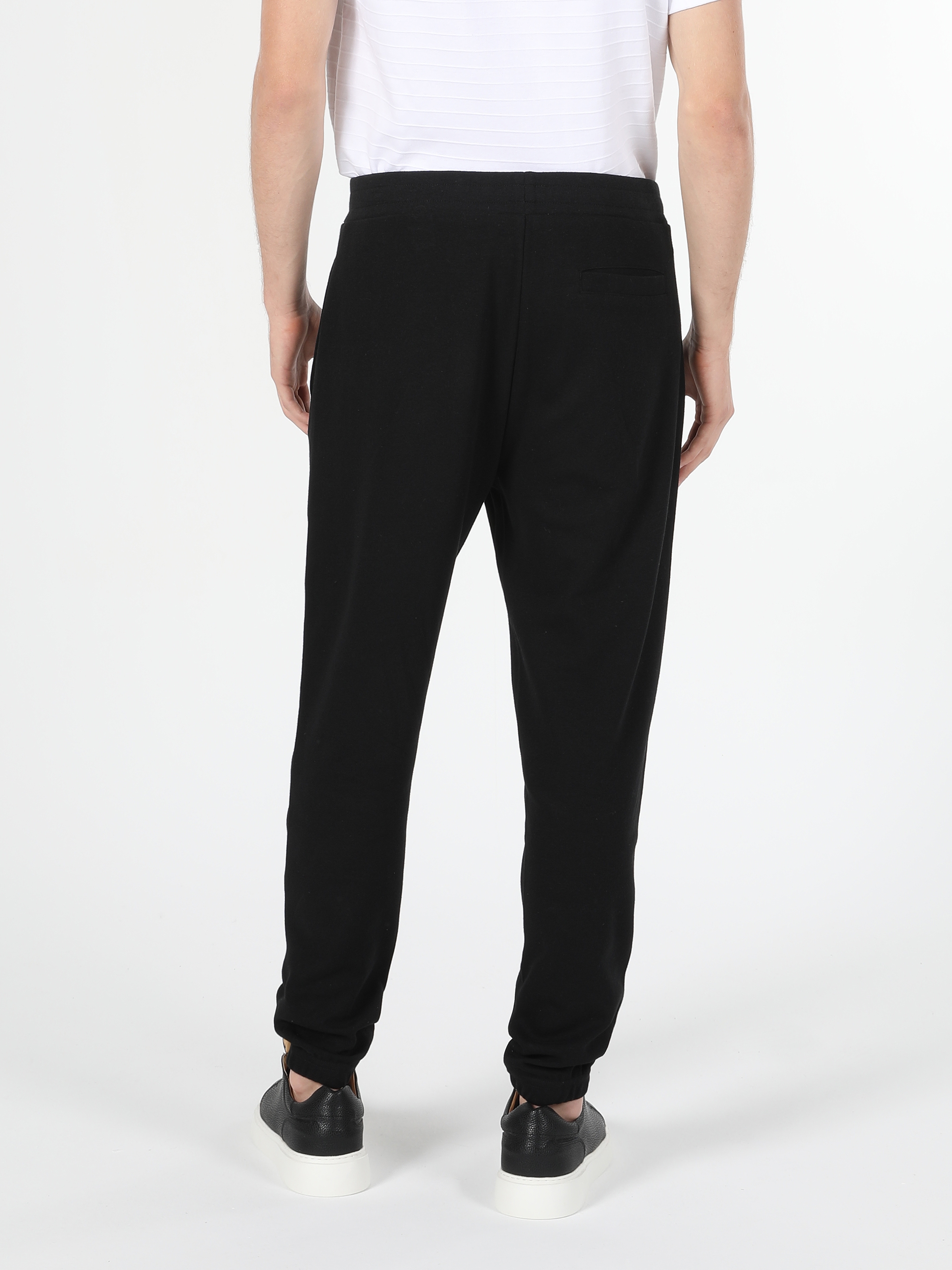 Afficher les détails de Pantalon De Survêtement Noir Taille Moyenne Pour Homme, Coupe Slim
