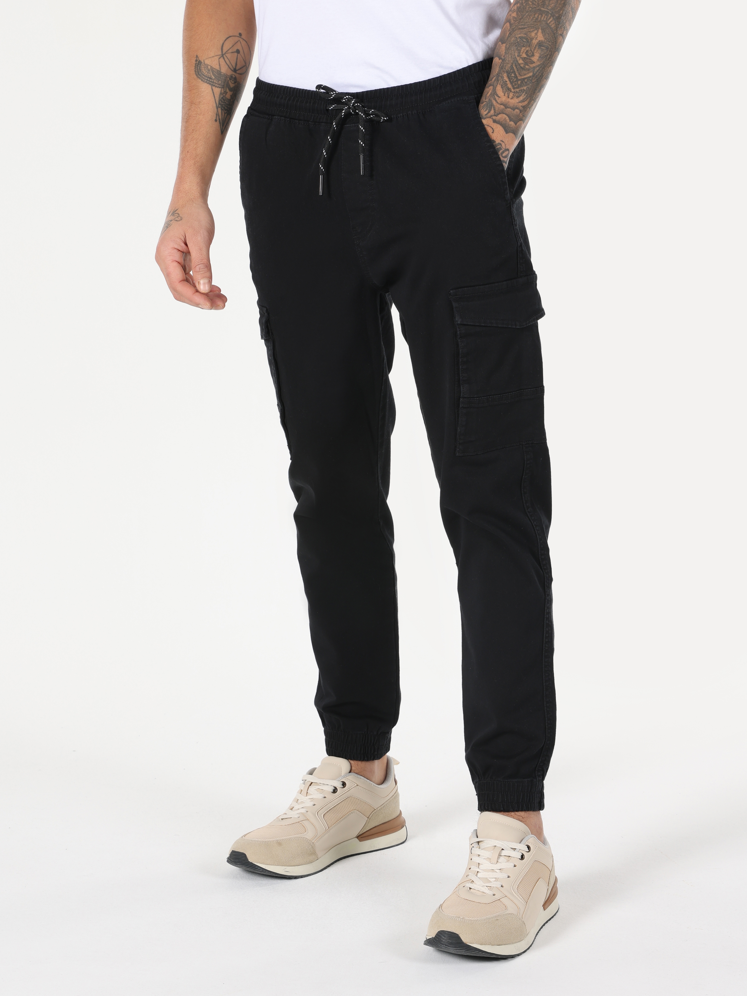 Afficher les détails de Pantalon Homme Noir Coupe Slim Taille Moyenne Poche Cargo Jambe Élastique