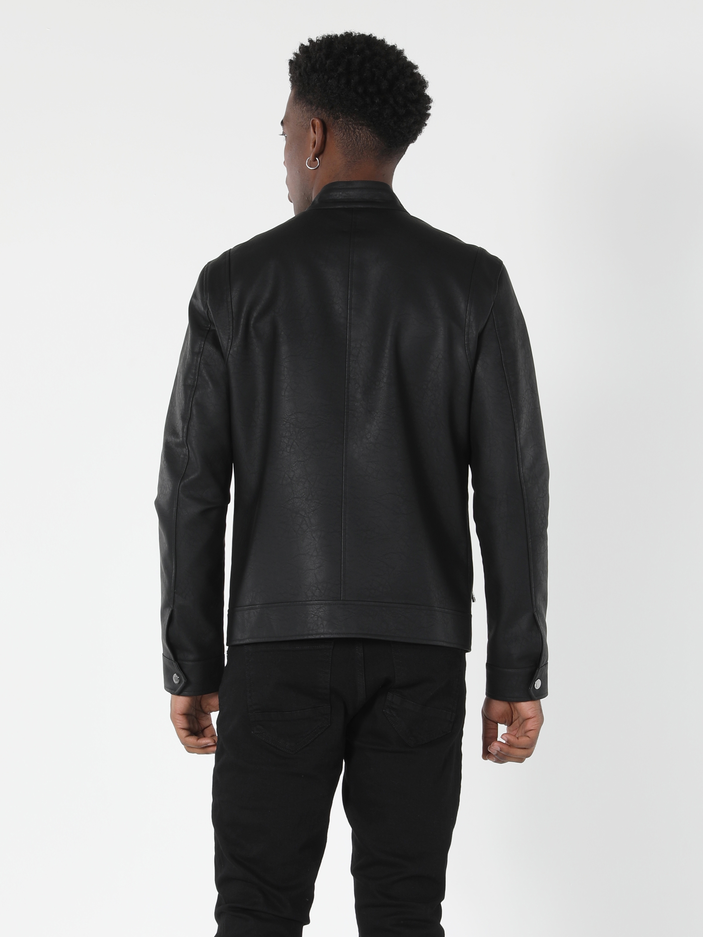 Afficher les détails de Manteau En Simili Cuir Noir Coupe Slim Pour Homme