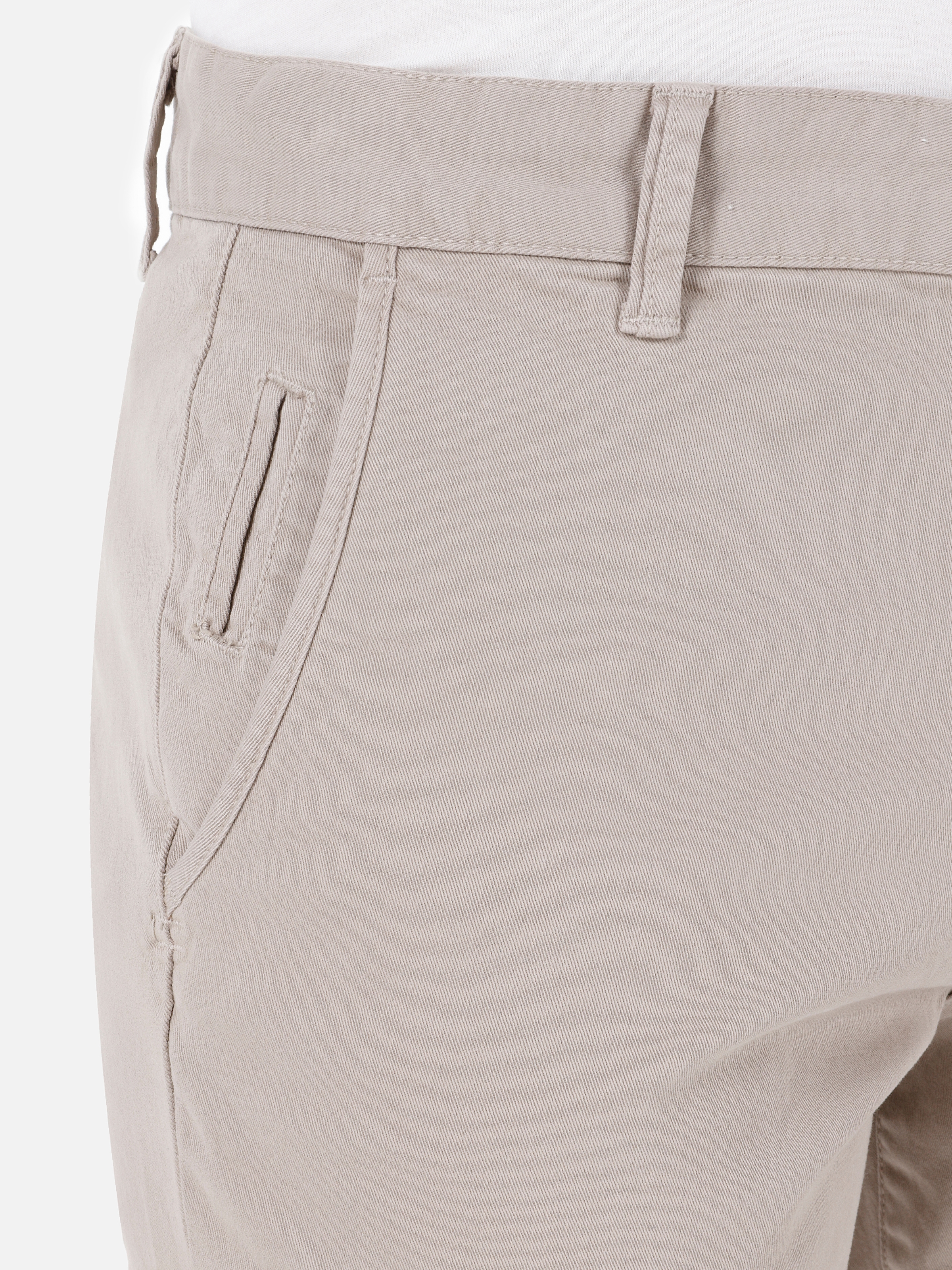 Afficher les détails de Pantalon Beige Pour Homme, Coupe Slim, Taille Moyenne, Jambe Droite