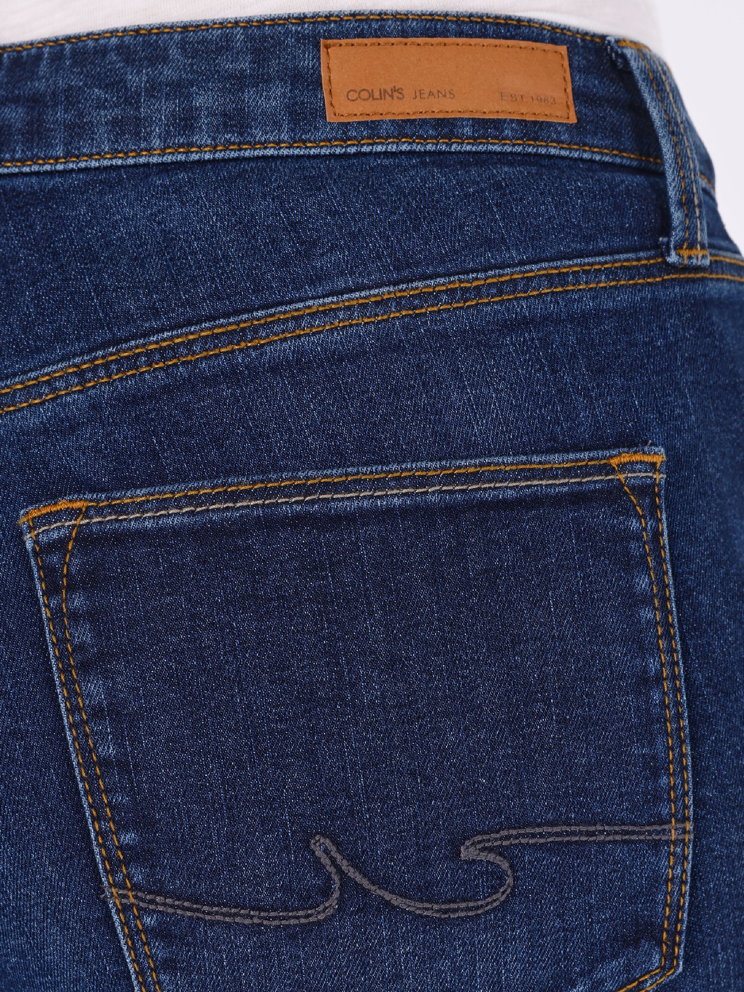 Afficher les détails de 792 Mıla Taille Moyenne Jambe Droite Coupe Régulière Bleu Foncé Pantalon En Jean Pour Femme