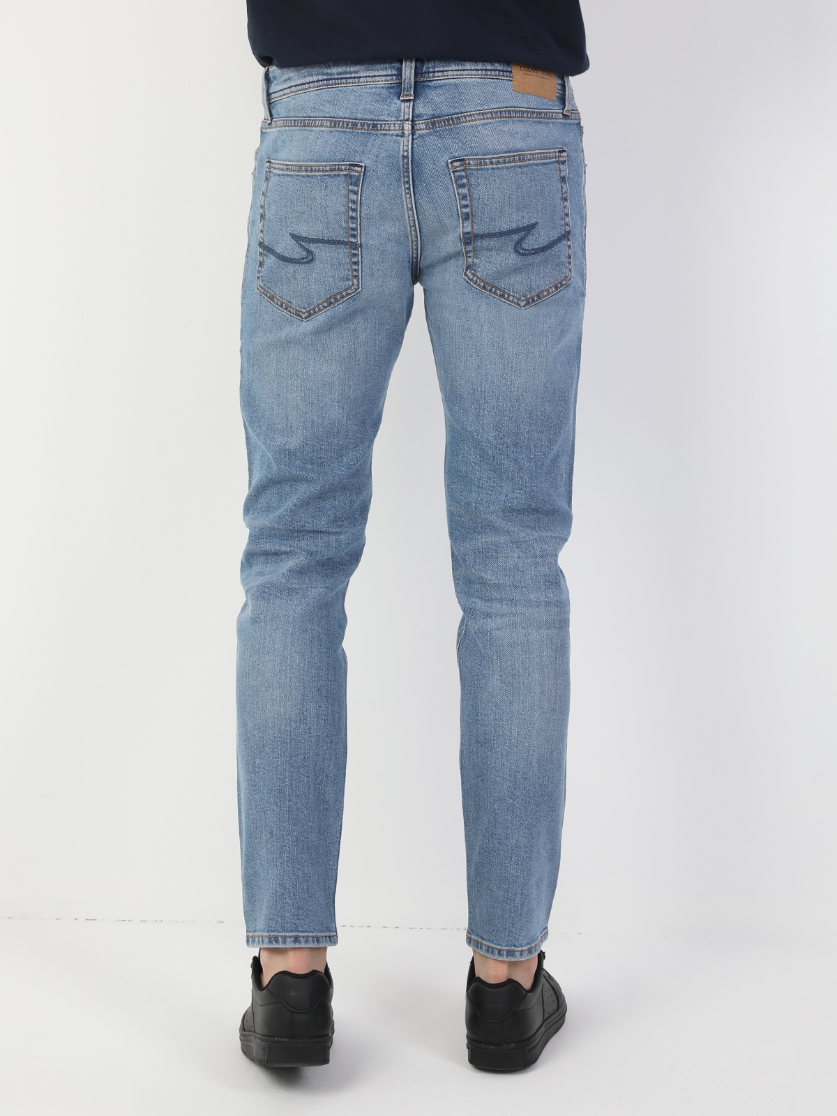 Jean taille basse discount coupe droite femme