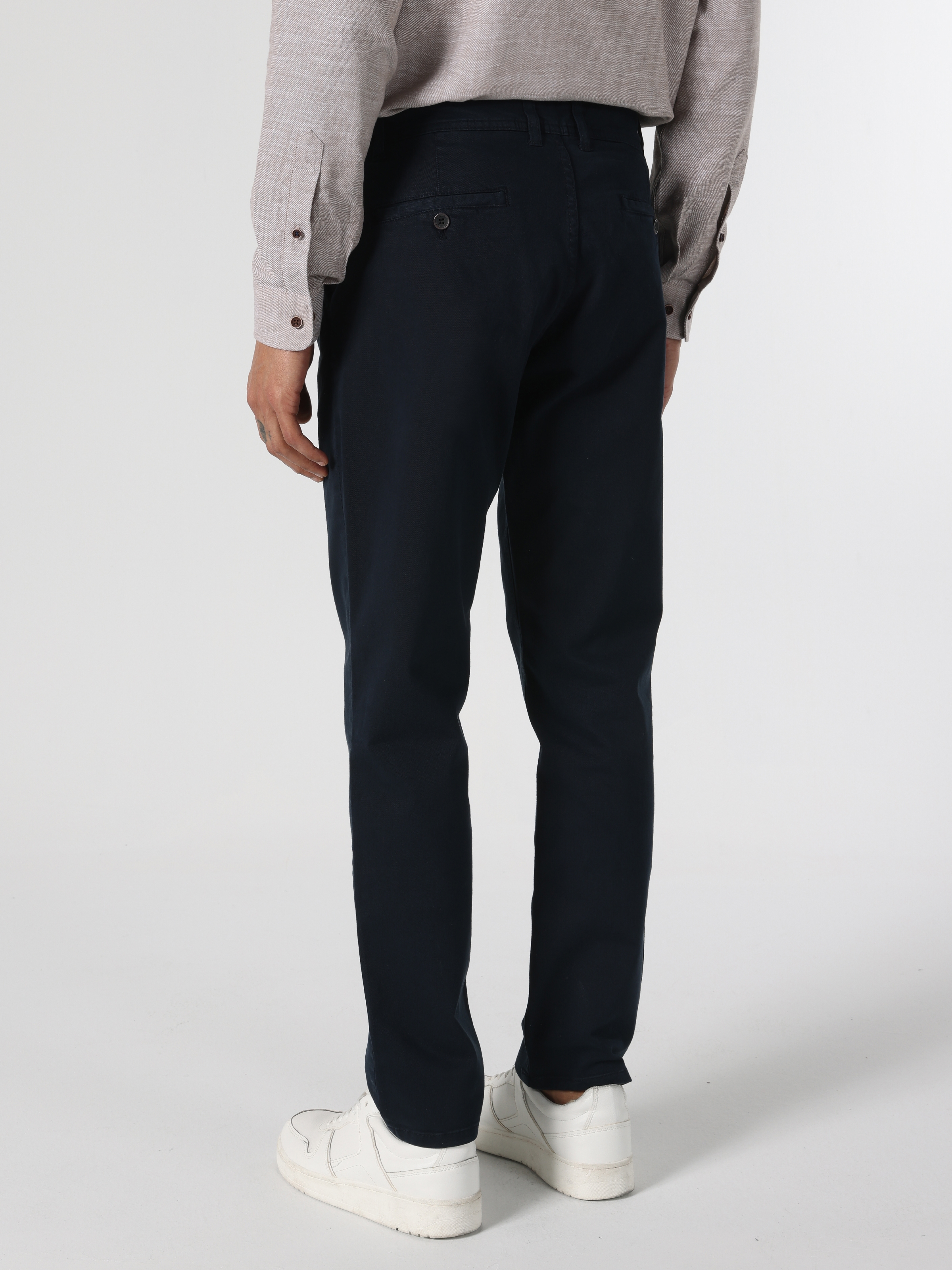 Afficher les détails de Pantalon Bleu Marine Pour Homme, Coupe Régulière, Taille Moyenne, Jambe Droite
