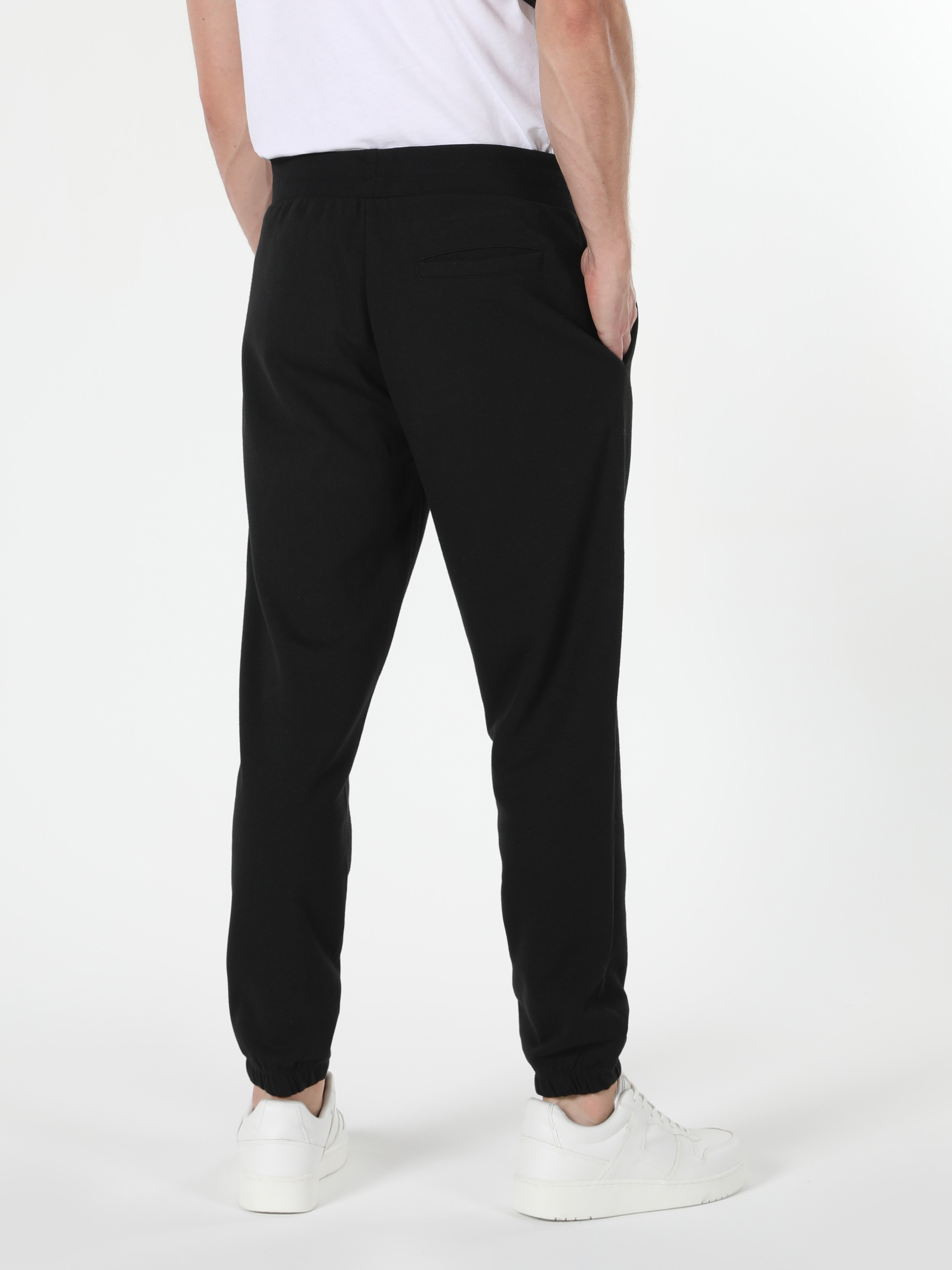 Afficher les détails de Pantalon De Survêtement Noir Taille Moyenne Pour Homme, Coupe Slim