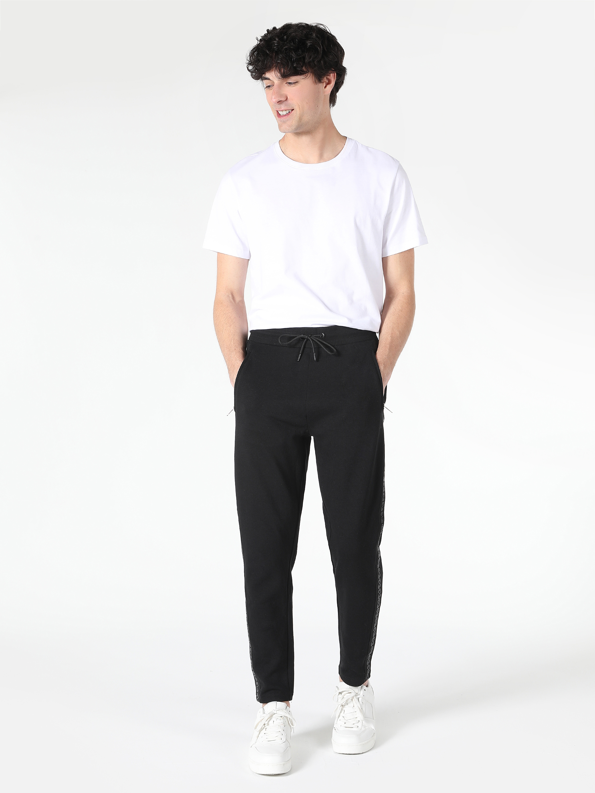 Afficher les détails de Pantalon De Survêtement Noir Multi-Poches Taille Moyenne Coupe Slim Pour Homme