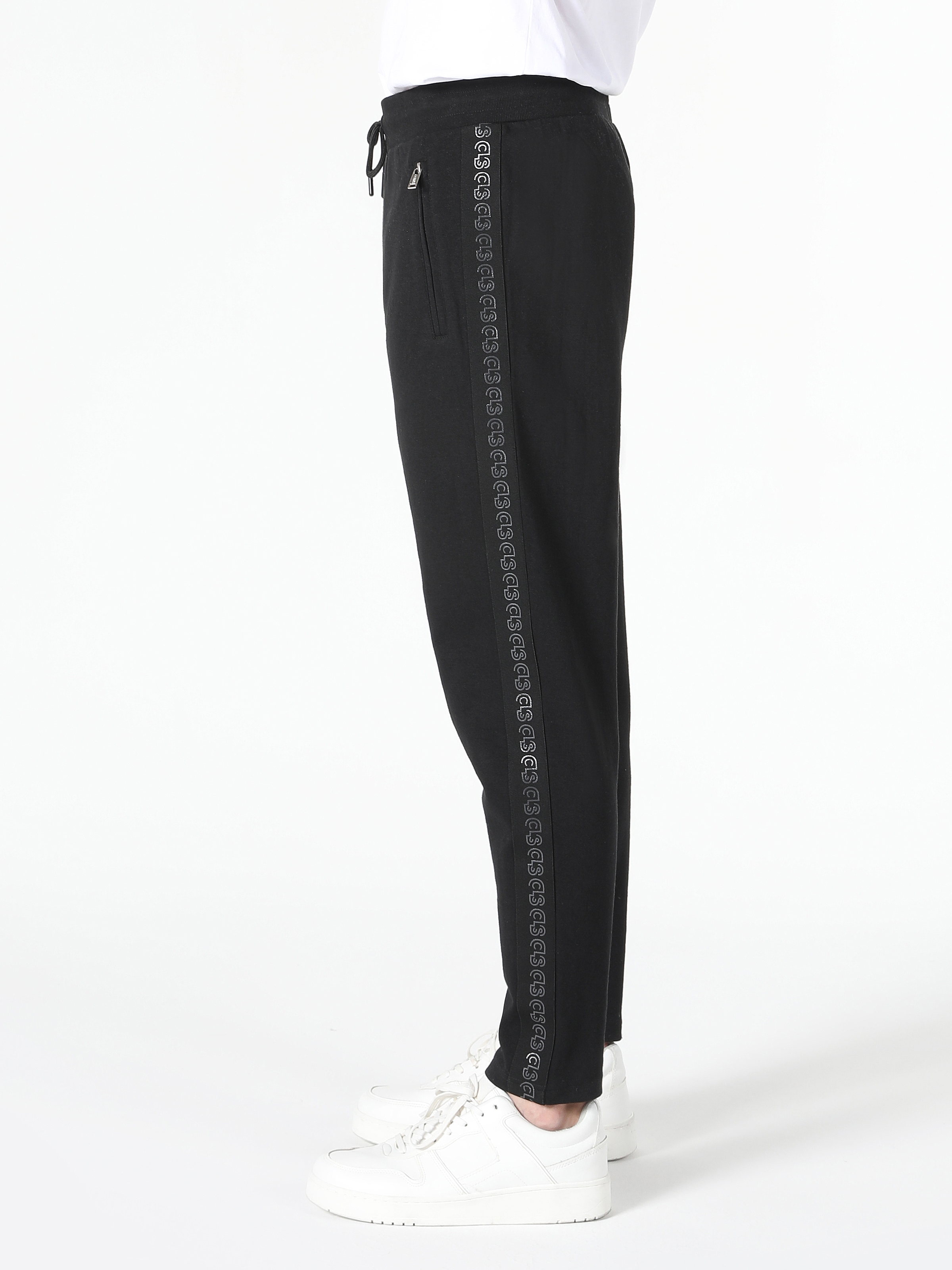 Afficher les détails de Pantalon De Survêtement Noir Multi-Poches Taille Moyenne Coupe Slim Pour Homme