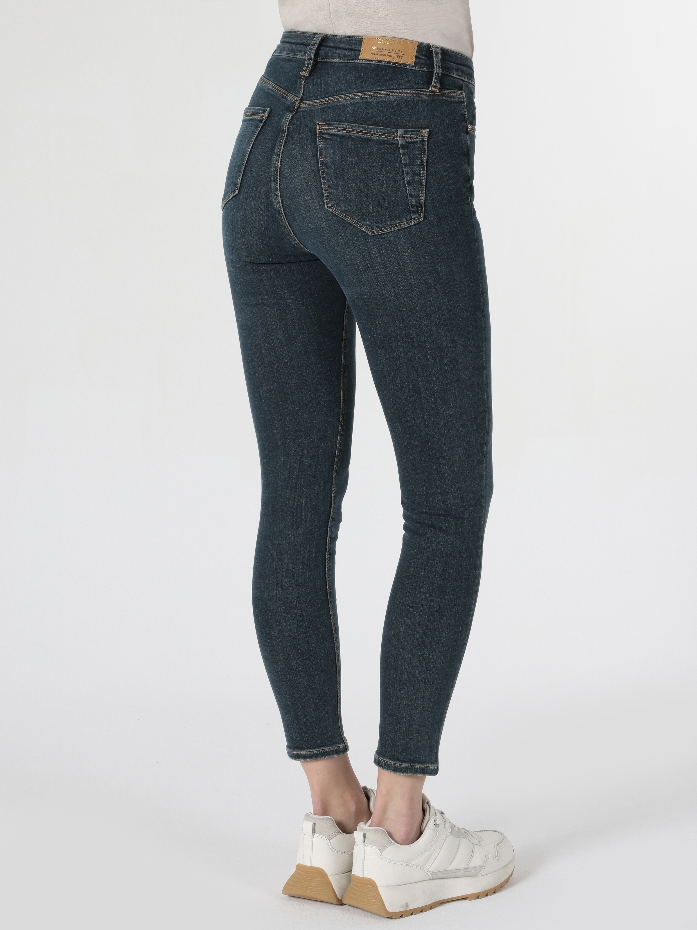 Afficher les détails de Pantalon 760 Diana Super Slim Fit Taille Haute Jambe Skinny Bleu Pour Femme