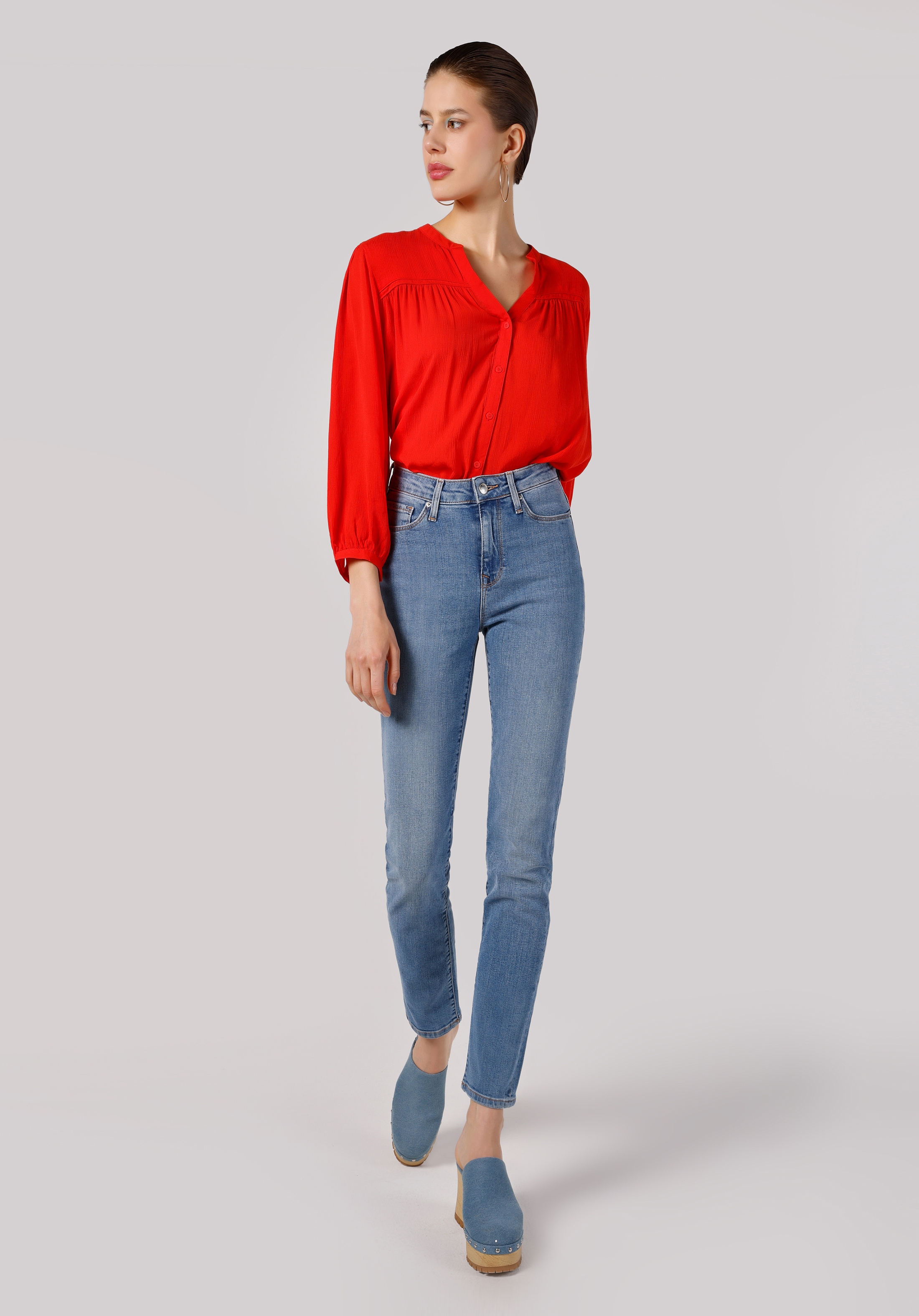 Afficher les détails de 703 Carla Slim Fit Taille Normale Jambe Droite Bleu Pantalon En Jean Pour Femme