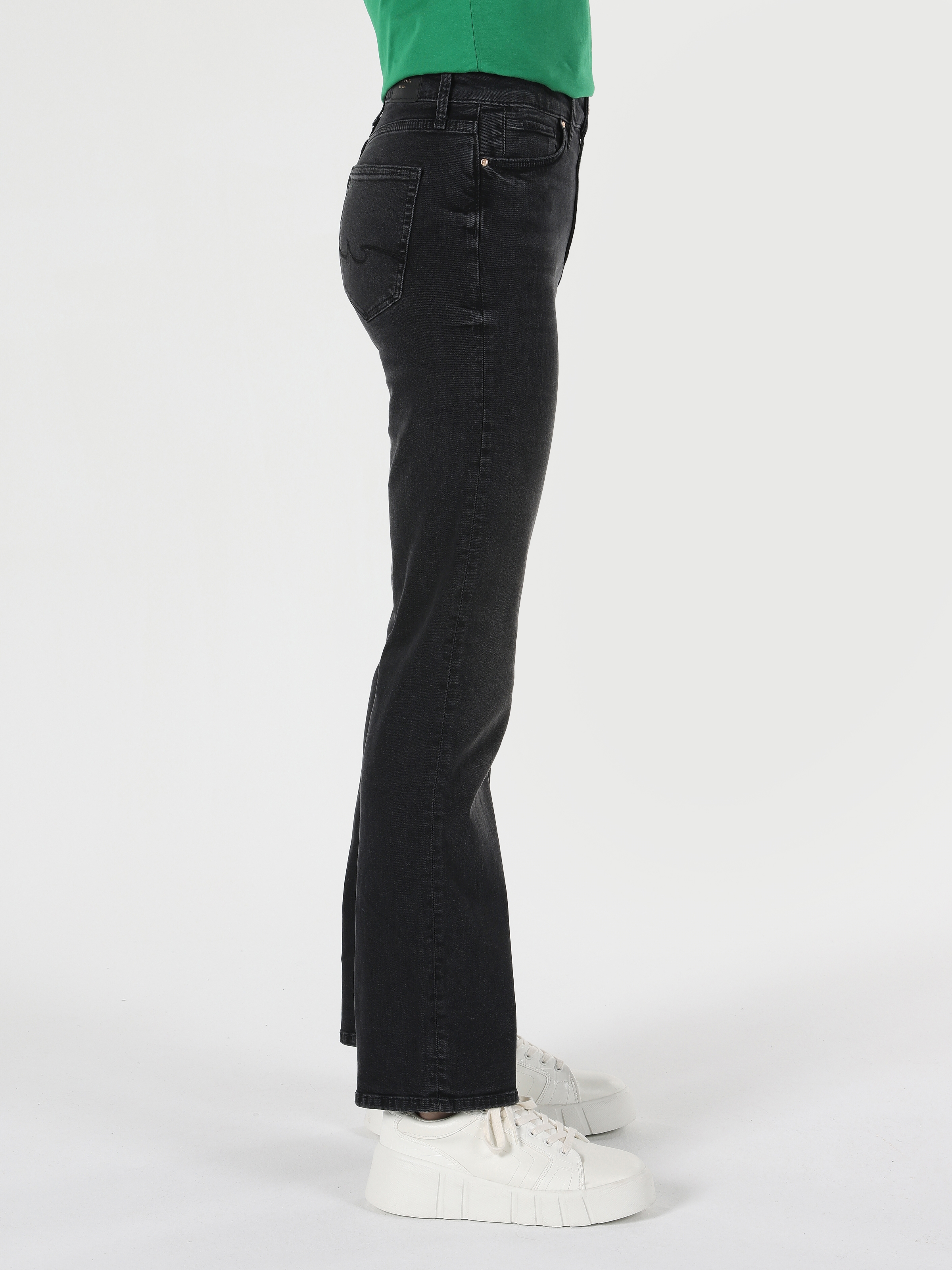 Afficher les détails de Pantalon En Jean Gris Pour Femmes, Coupe Régulière, Taille Normale, Jambes Larges, 791 Monıca