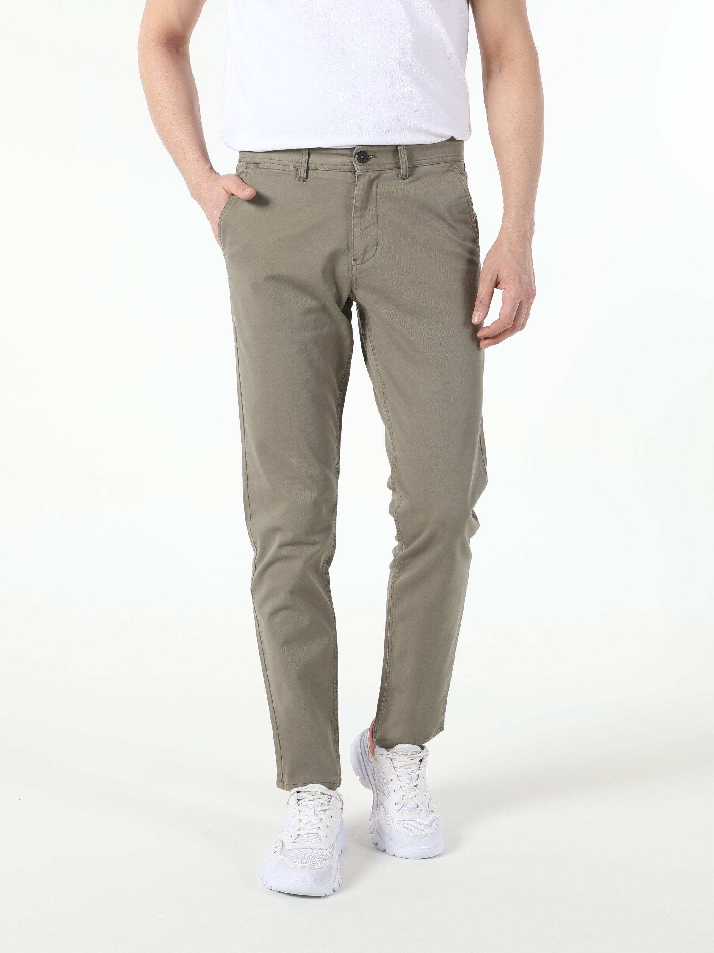 Afficher les détails de Pantalon Vert Essence Pour Homme, Coupe Régulière, Taille Moyenne, Jambe Droite