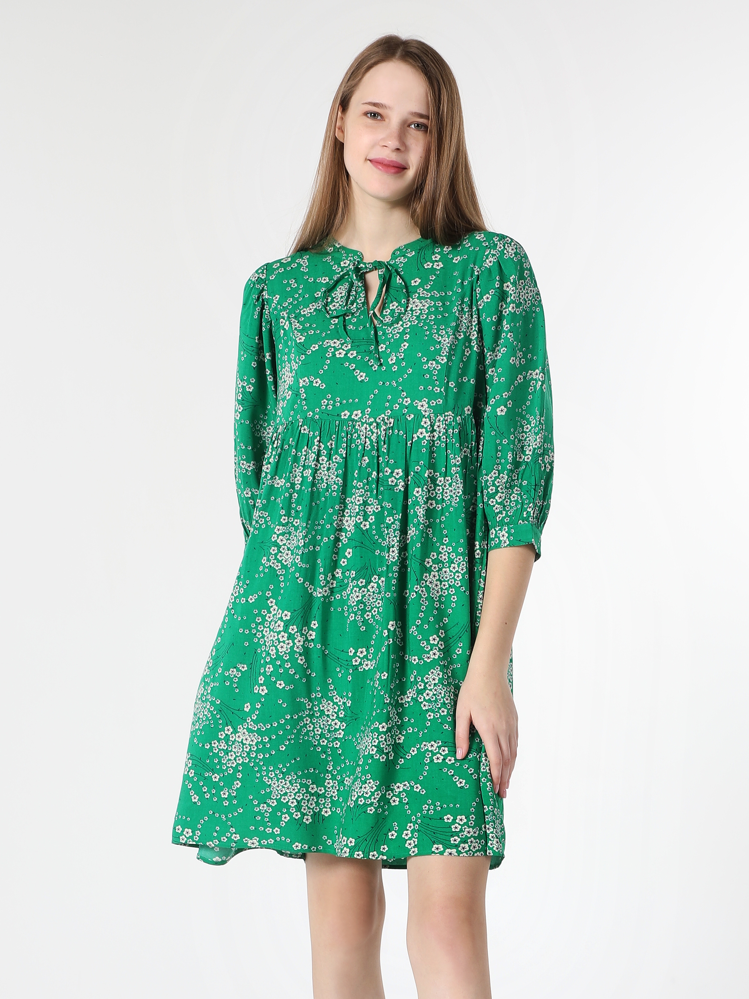 Afficher les détails de Robe Femme Verte À İmprimé Floral Coupe Régulière