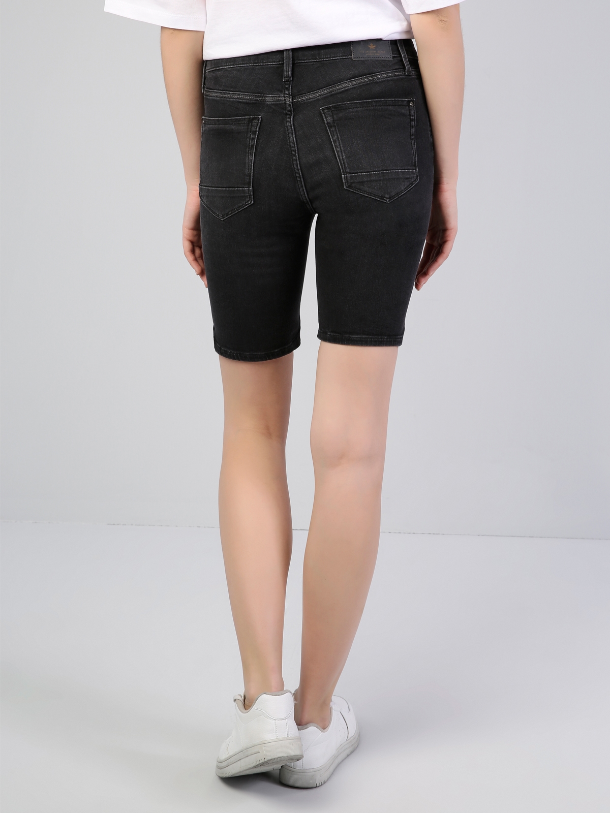 Afficher les détails de Short En Jean Noir Taille Haute Pour Femme, Coupe Super Slim