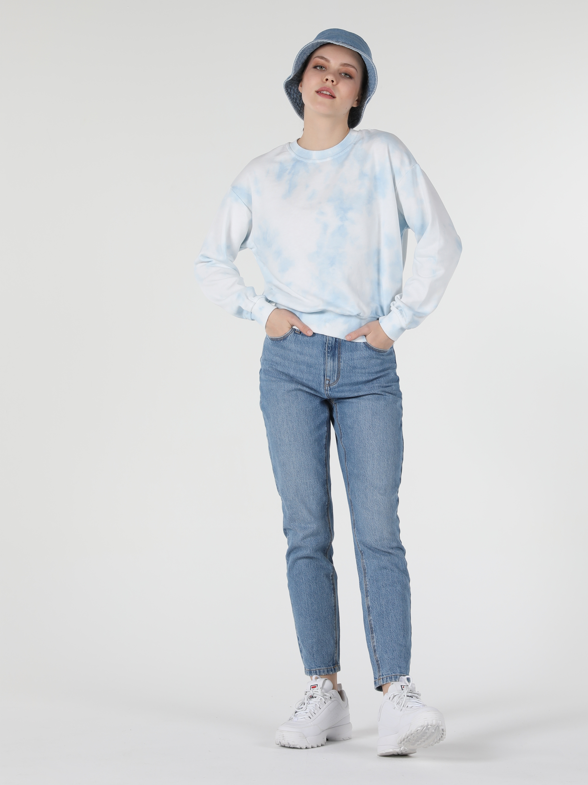 Afficher les détails de Sweat-Shirt Femme Bleu À Motifs Batik Regular Fit
