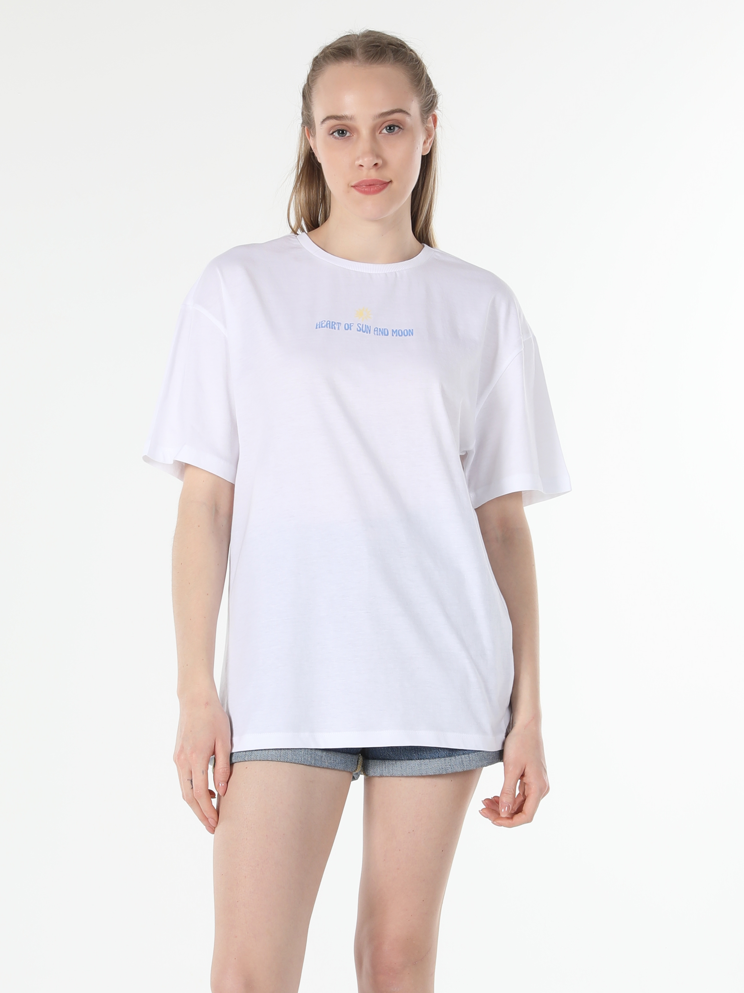 Afficher les détails de T-Shirt Blanc À Manches Courtes Pour Femmes, Coupe Confortable, Col Ras Du Cou, Texte İmprimé