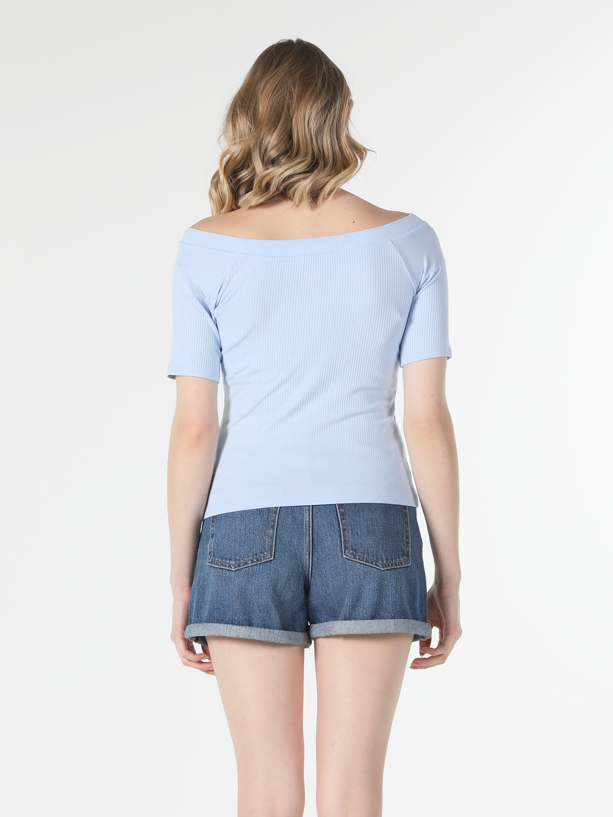 Afficher les détails de T-Shirt Bleu À Manches Courtes  Femmes