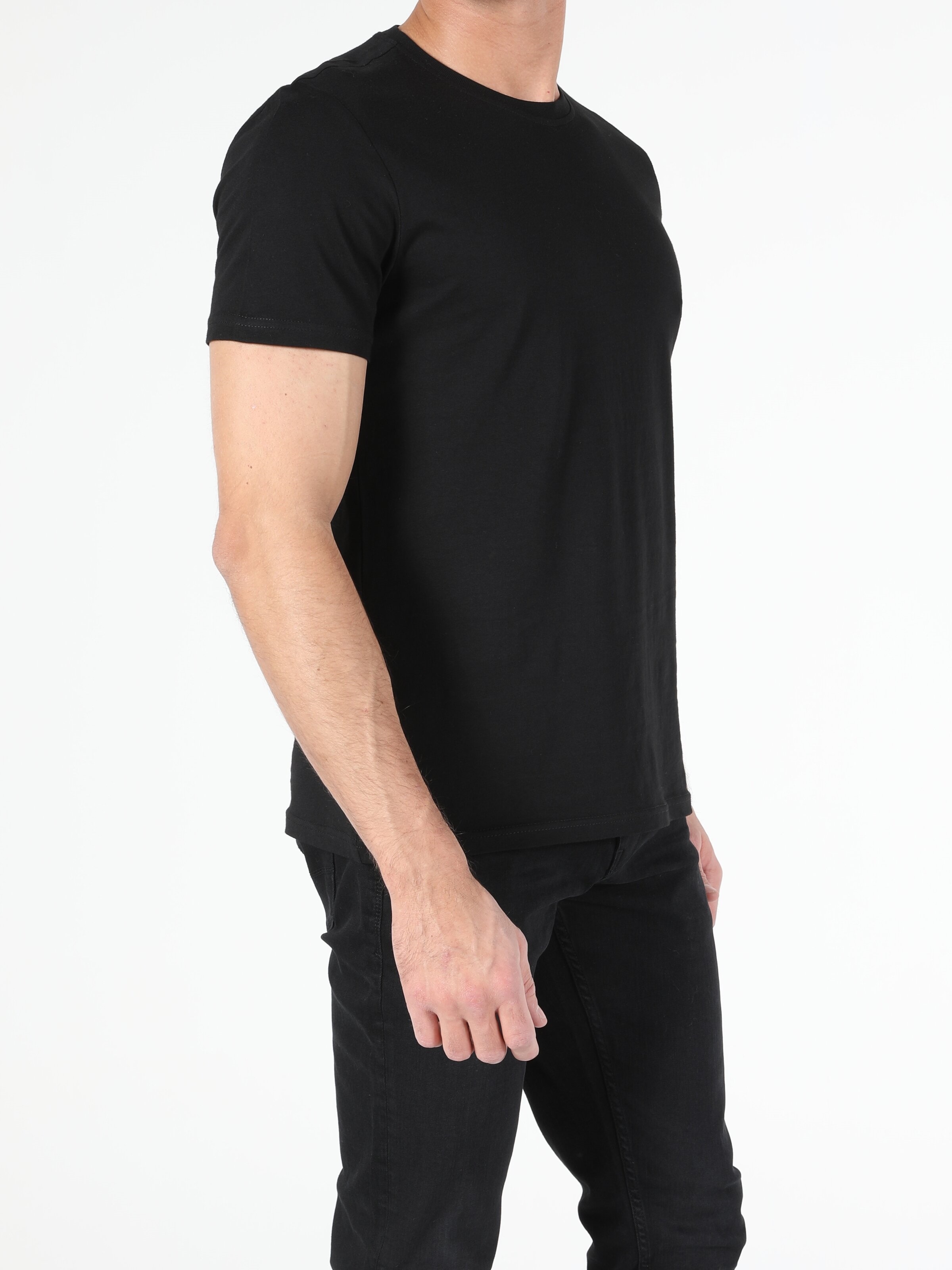 Afficher les détails de T-Shirt Noir À Manches Courtes Pour Hommes, Coupe Régulière, Col Rond, Tricoté