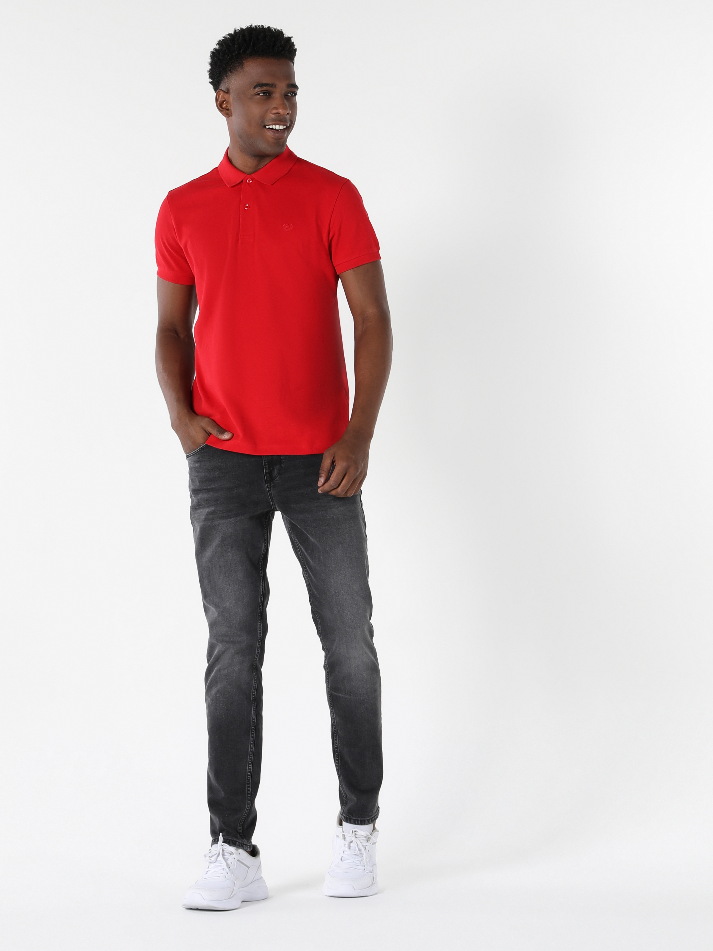 Afficher les détails de T-Shirt Polo Rouge À Manches Courtes Coupe Régulière Pour Homme