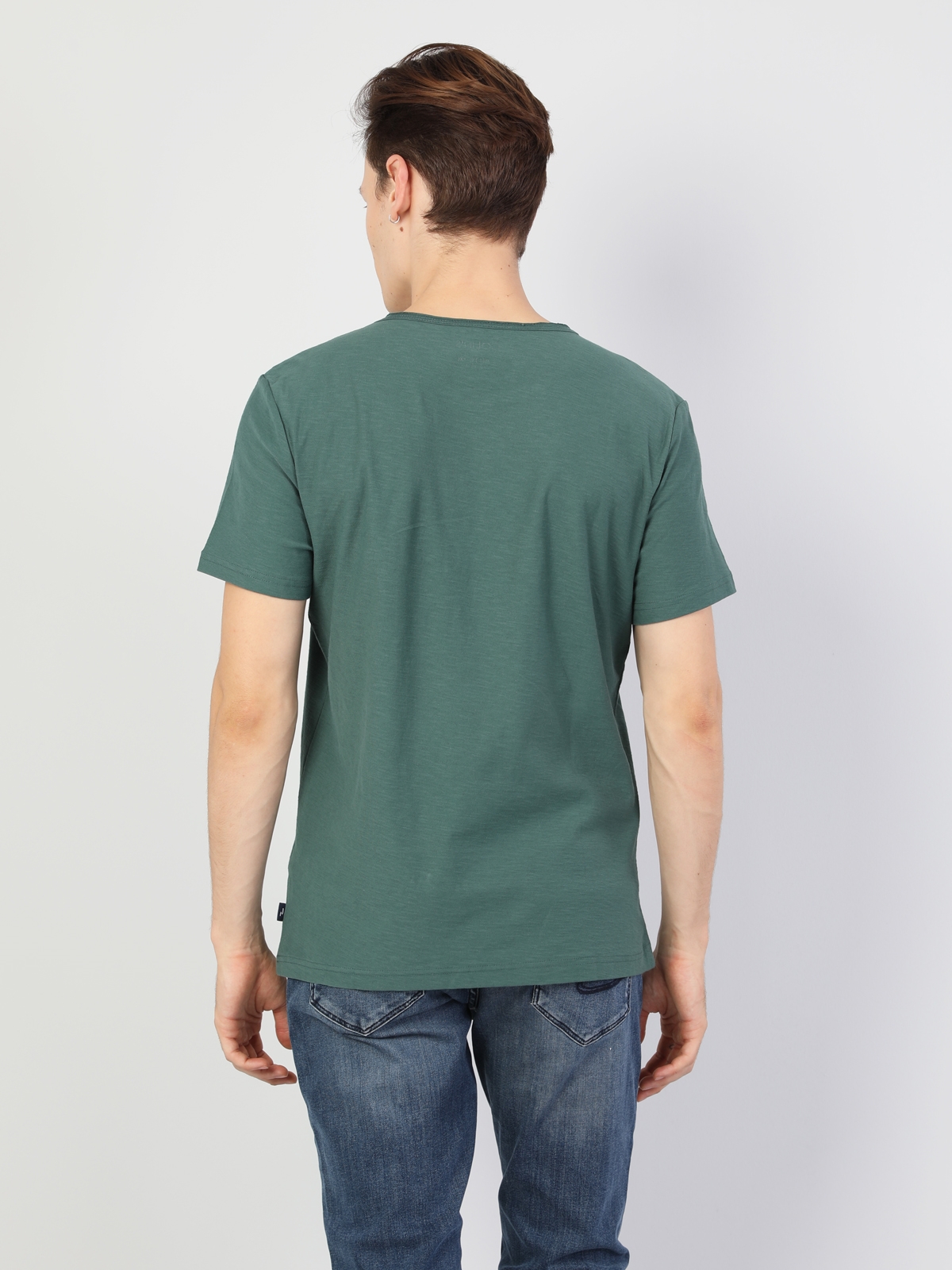 Afficher les détails de T-Shirt À Manches Courtes Vert Foncé Tricoté À Col Rond Pour Hommes