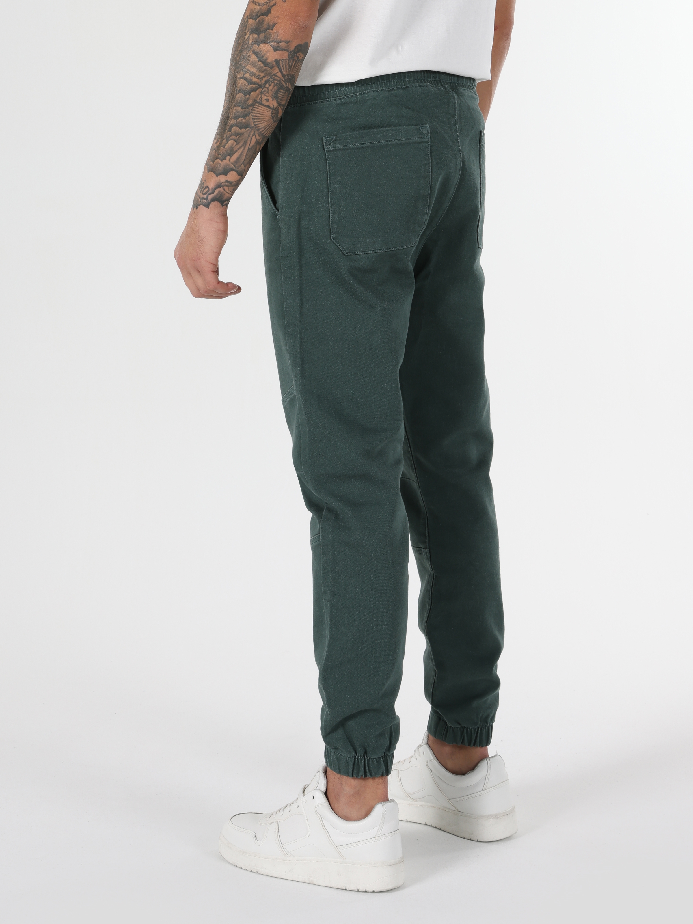 Afficher les détails de Pantalon Homme Vert Taille Moyenne, Coupe Slim, Jambe Droite