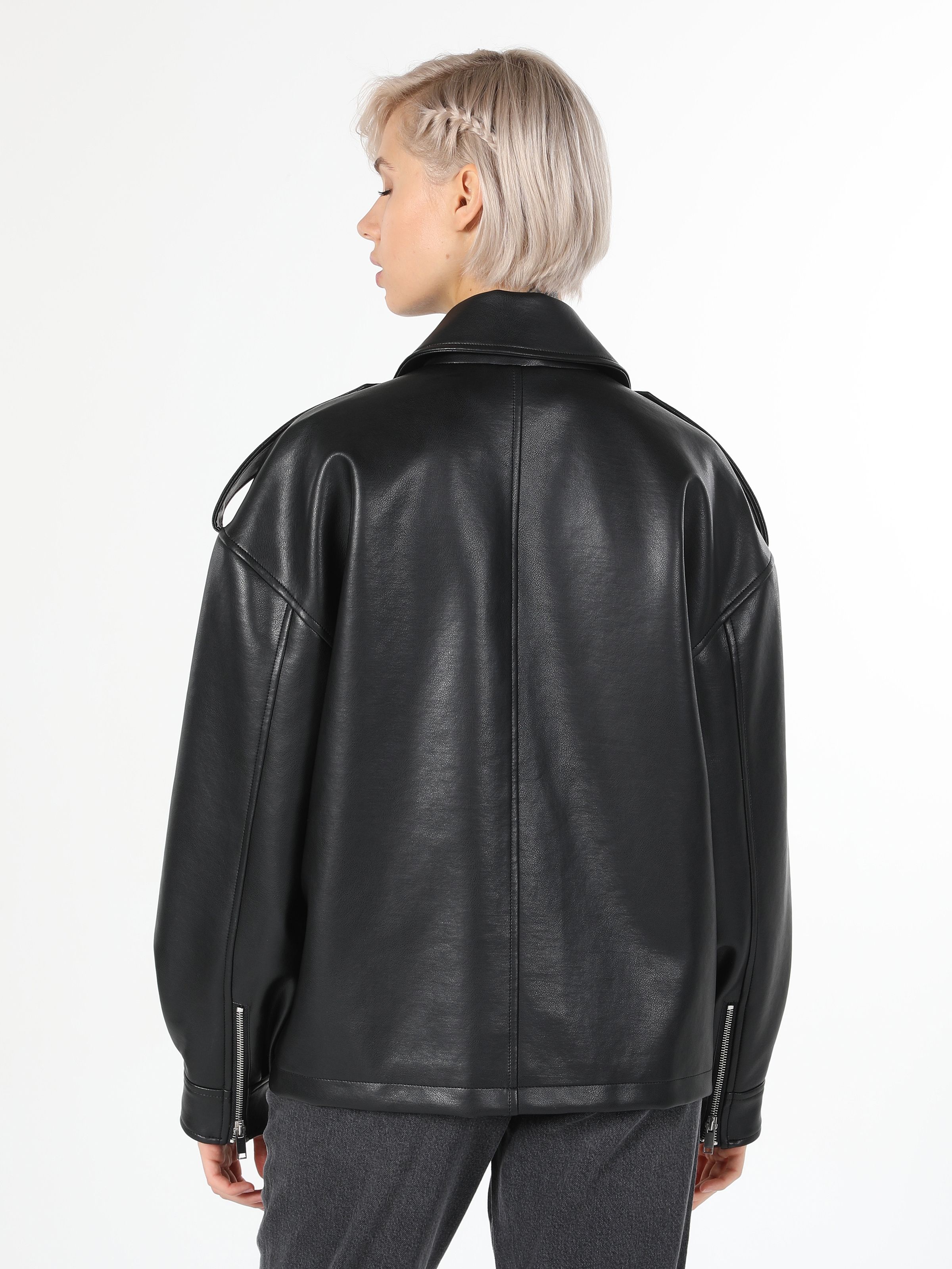Afficher les détails de Manteau Femme Noir Coupe Normale Simili Cuir Coupe Régulière Pu