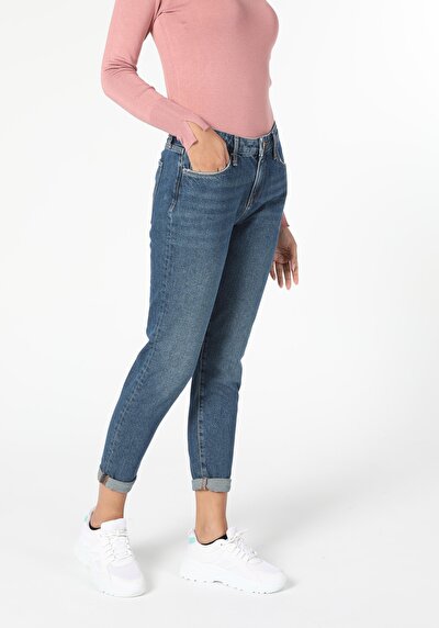 Afficher les détails de 893 Julia Pantalon Denim Tapered Leg  En  Boyfriend Fit Femme