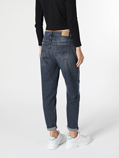 Afficher les détails de 893 Julia Pantalon Denim Tapered Leg  En  Boyfriend Fit Femme