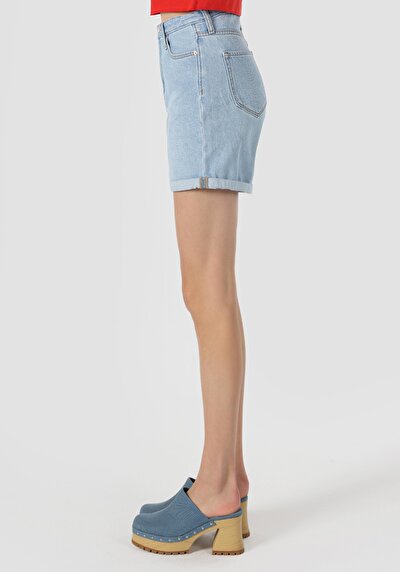 Afficher les détails de Short Noir Mom Fit Femme