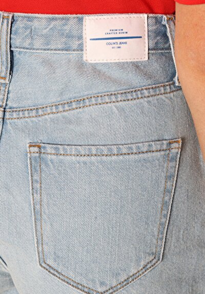 Afficher les détails de Short Noir Mom Fit Femme