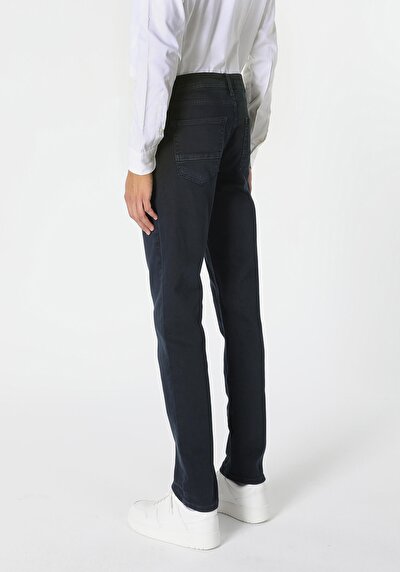 Afficher les détails de Pantalon Marine Straight Leg  En  Straight Fit Homme