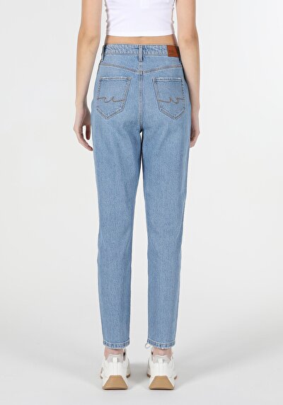 Image de 896 Maria Pantalon Bleu Tapered Leg En Mom Fit Femme