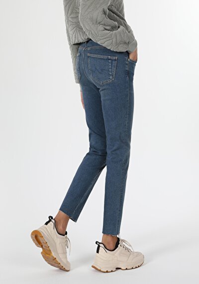Image de 703 Carla Pantalon Denim Straight Leg  En  Slim Fit Femme