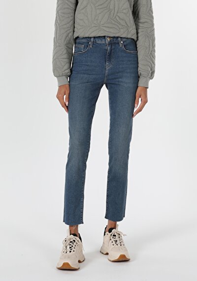 Image de 703 Carla Pantalon Denim Straight Leg  En  Slim Fit Femme