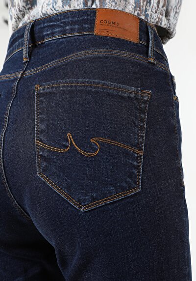 Afficher les détails de 703 Carla Pantalon  Straight Leg  En  Slim Fit Femme