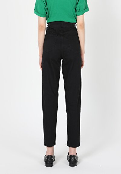 Image de 896 Maria Pantalon Denim Tapered Leg En Mom Fit Femme