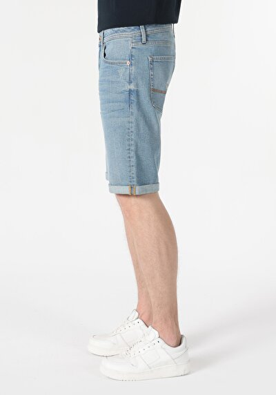 Afficher les détails de Short  Straight Fit Homme
