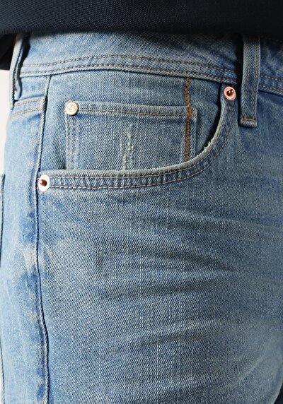 Afficher les détails de Short  Straight Fit Homme